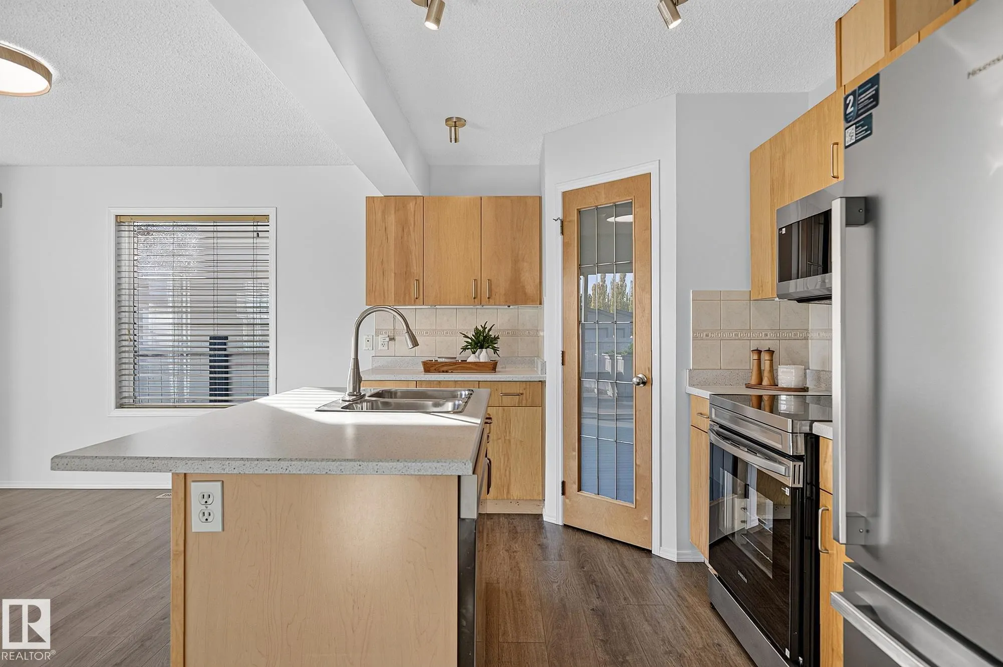 2 HEATHERGLEN Drive
