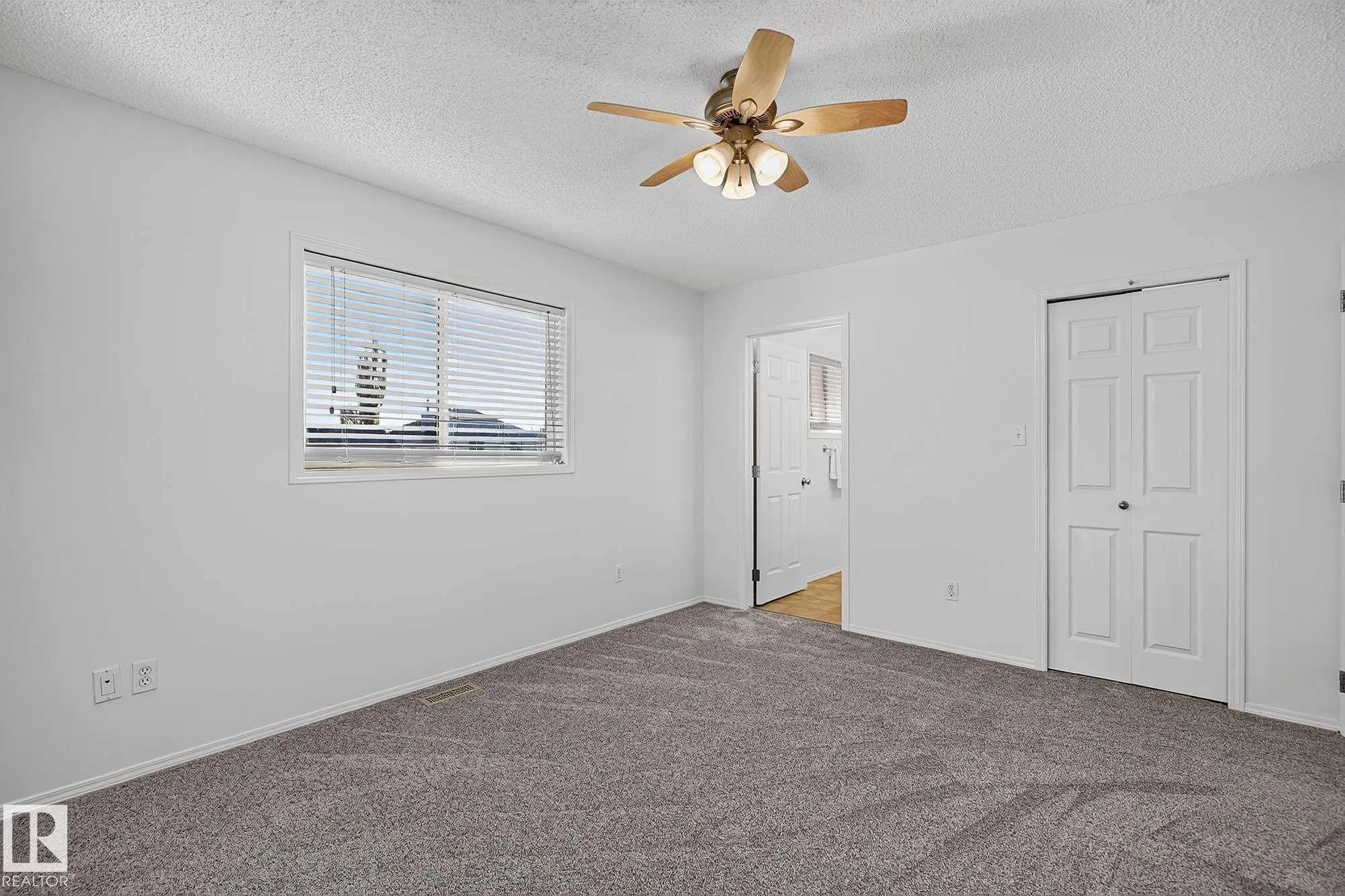 2 HEATHERGLEN Drive