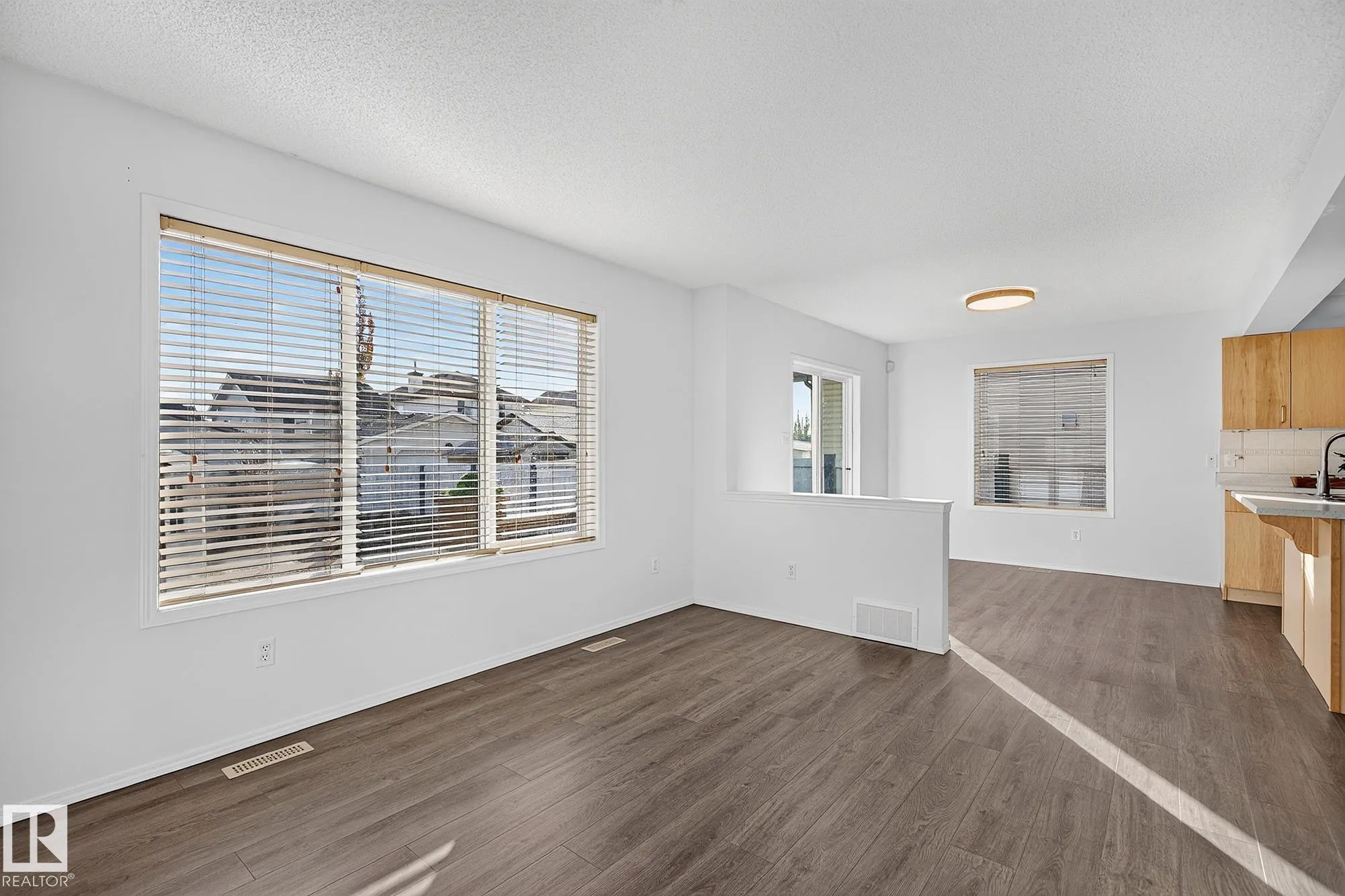 2 HEATHERGLEN Drive