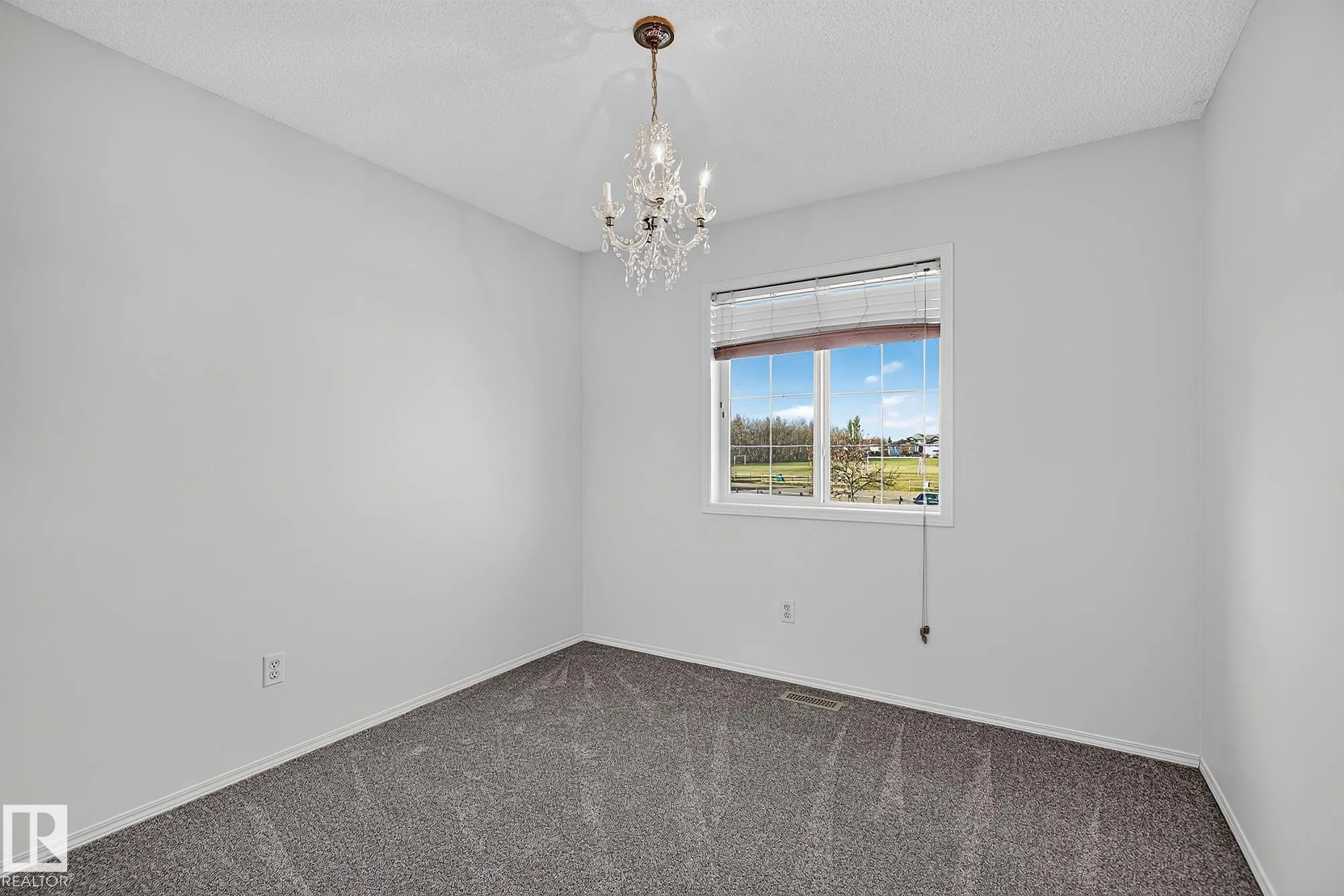 2 HEATHERGLEN Drive