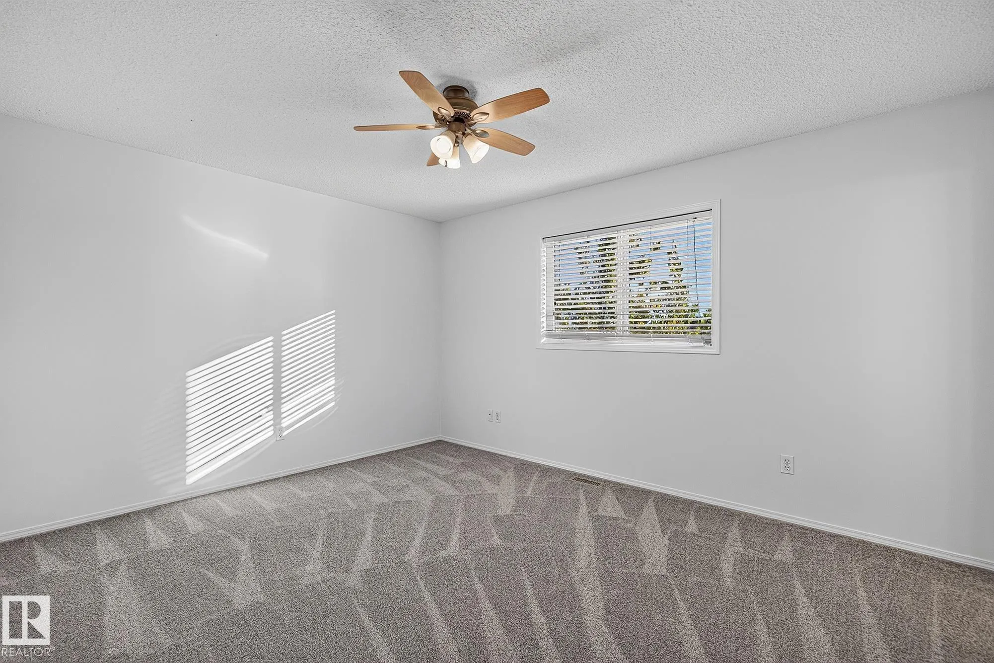 2 HEATHERGLEN Drive
