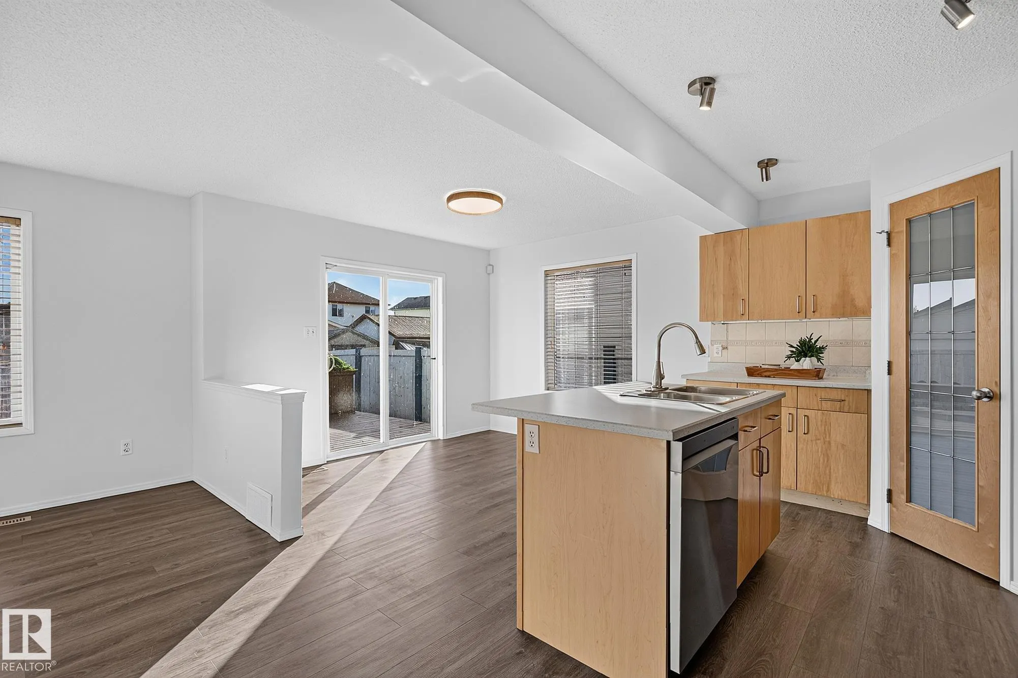 2 HEATHERGLEN Drive