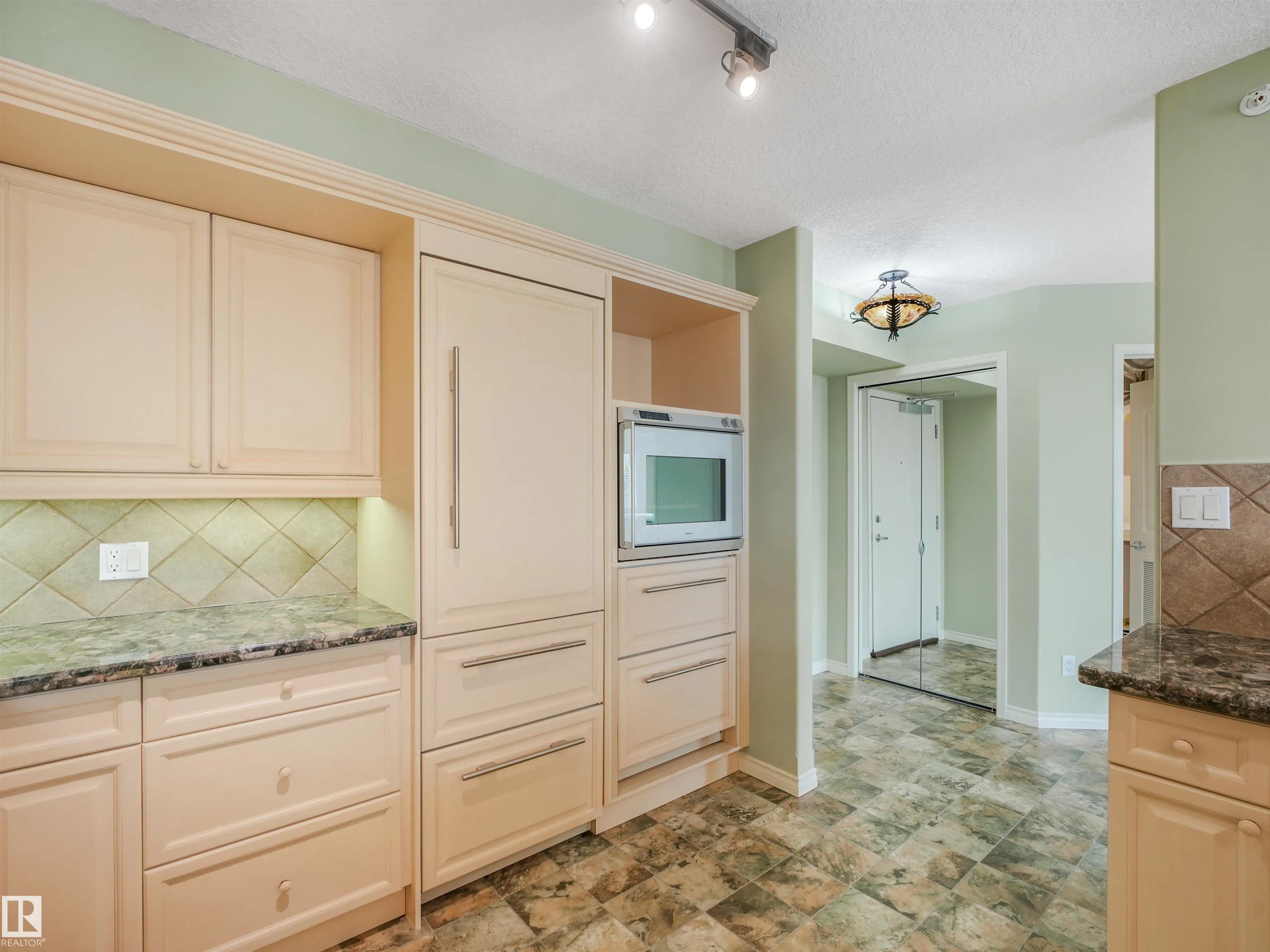 102A Bridgeport Crossing