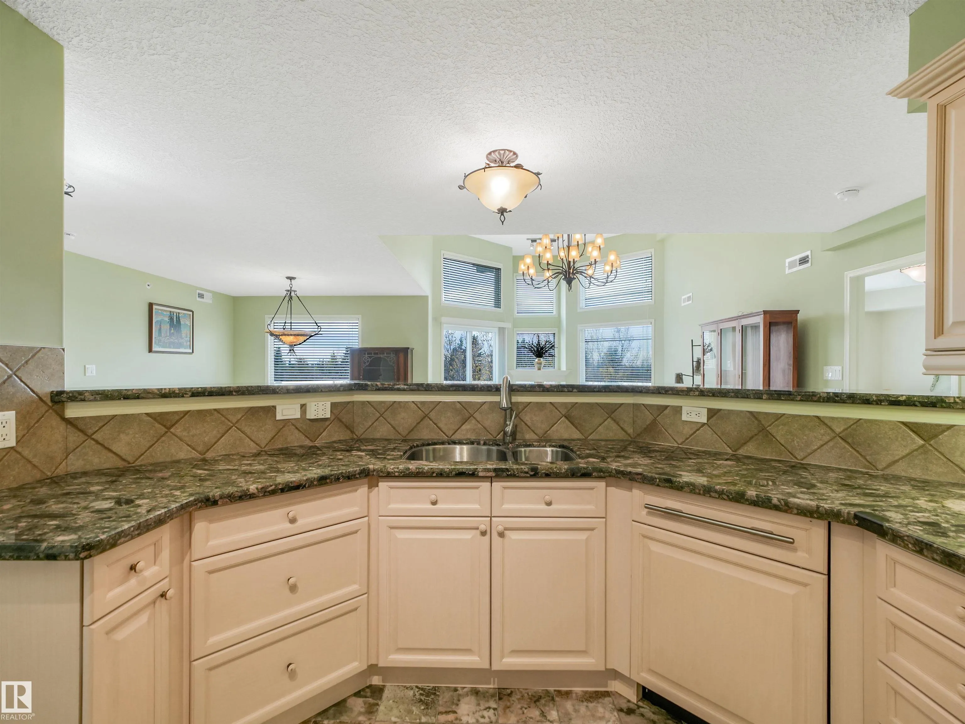 102A Bridgeport Crossing