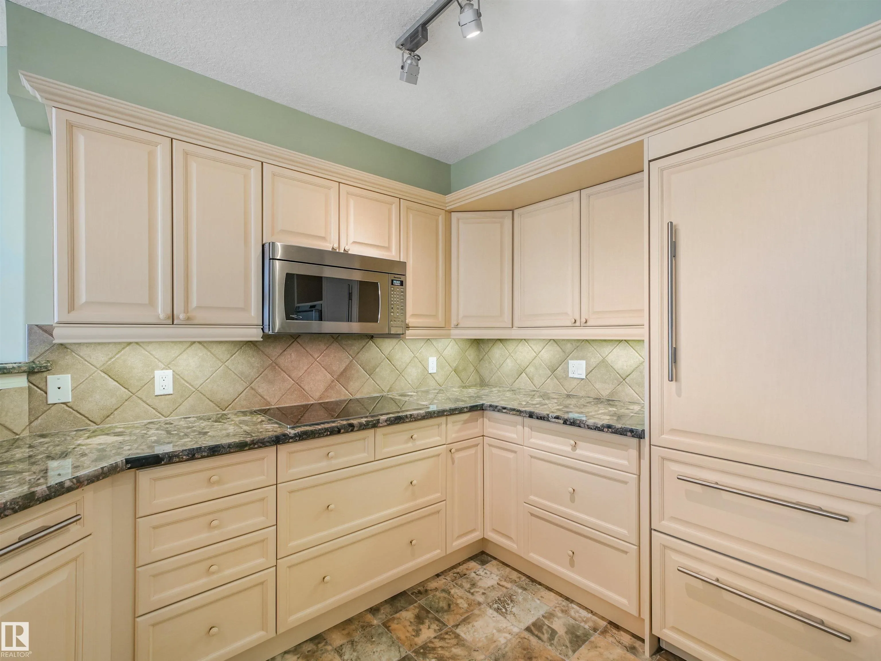 102A Bridgeport Crossing