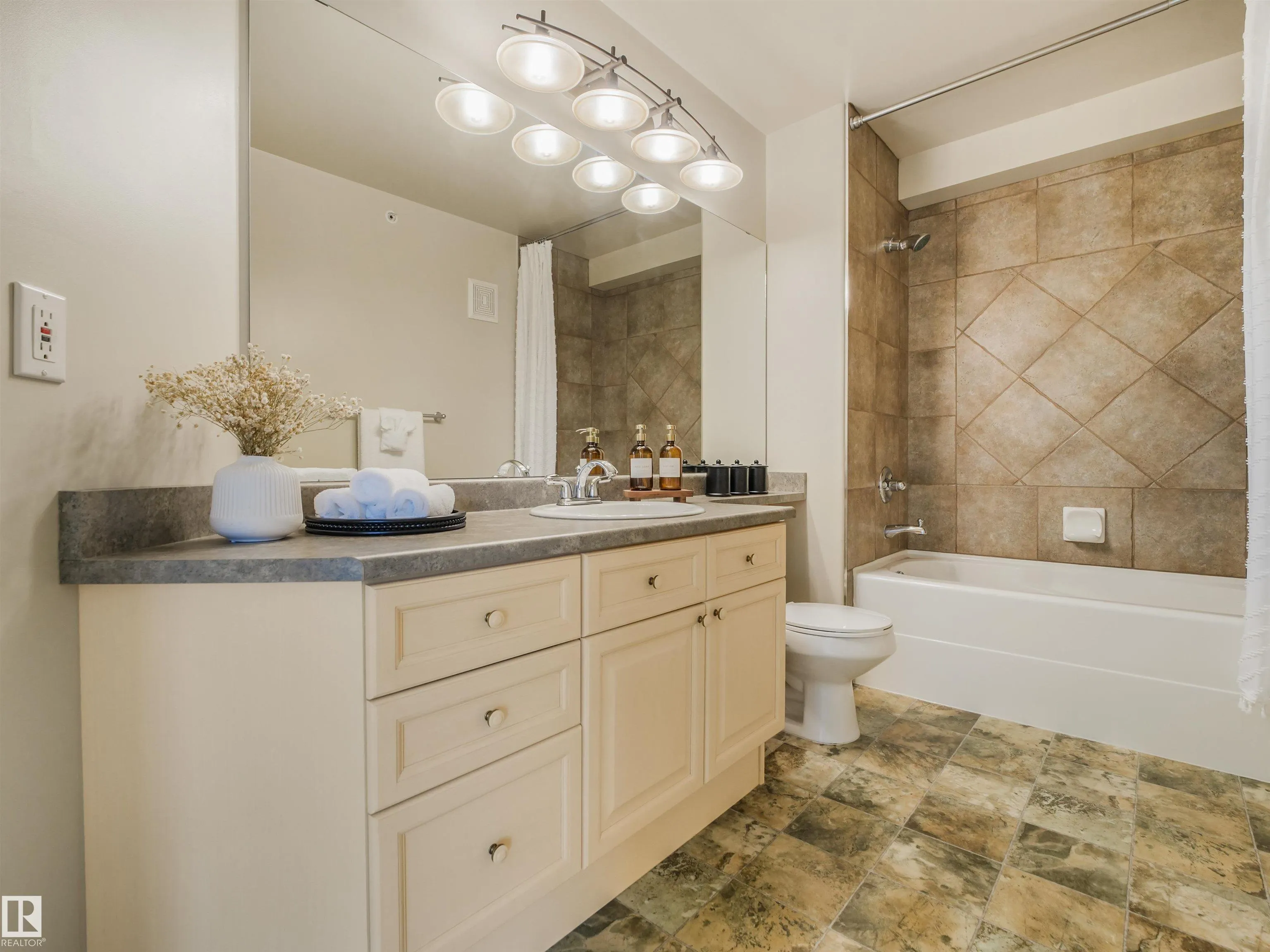 102A Bridgeport Crossing