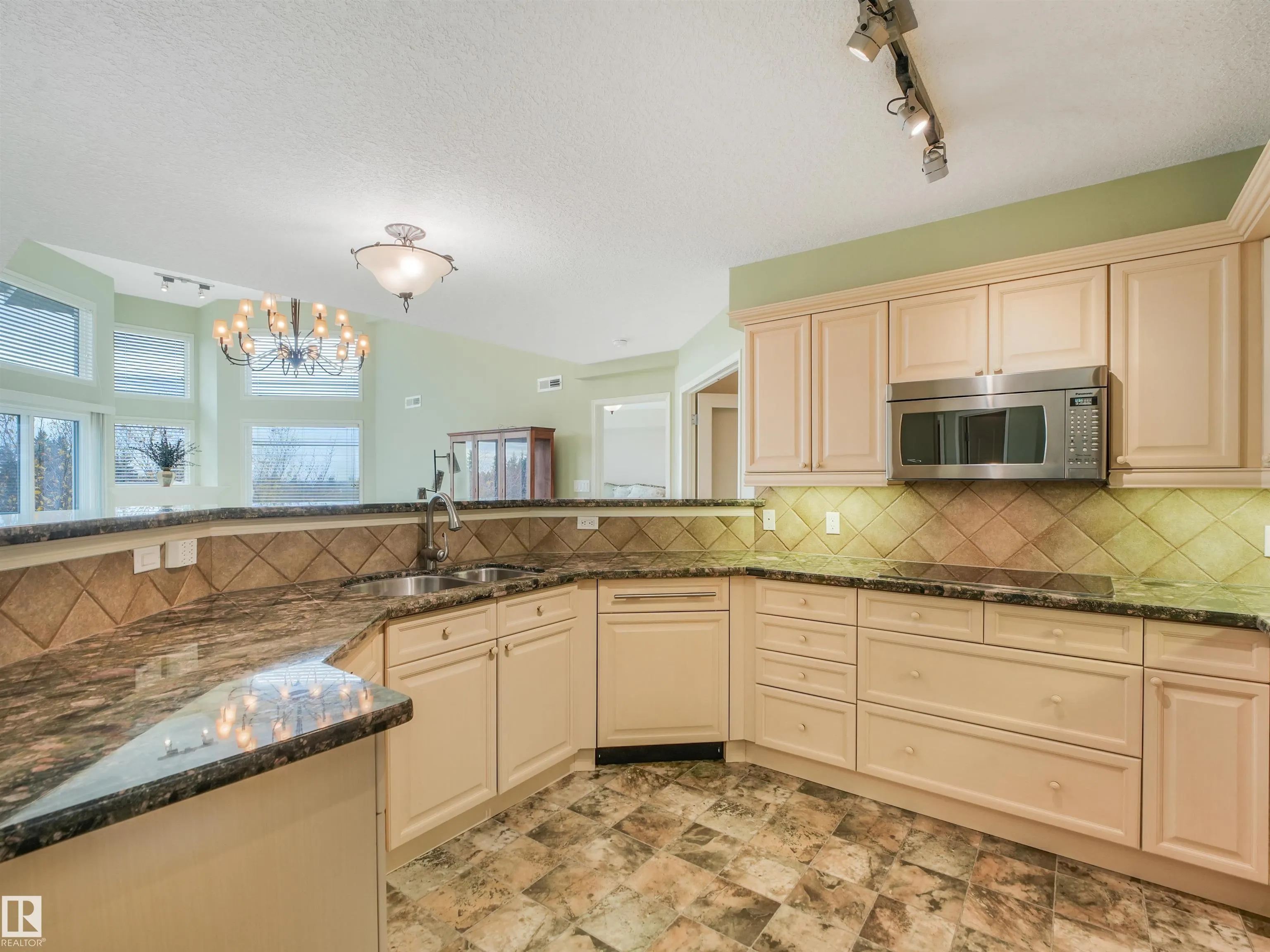 102A Bridgeport Crossing