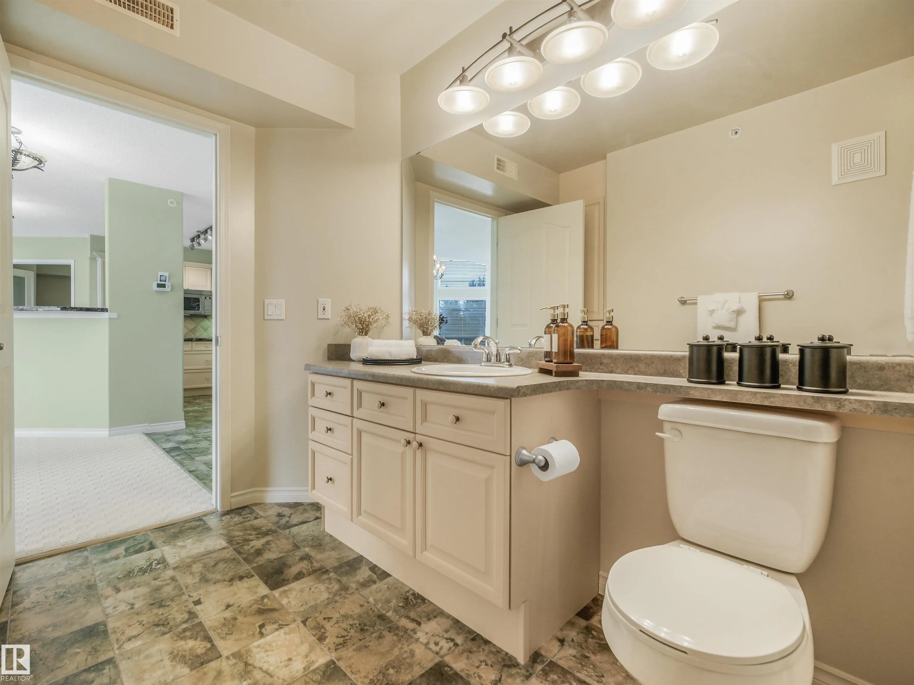 102A Bridgeport Crossing