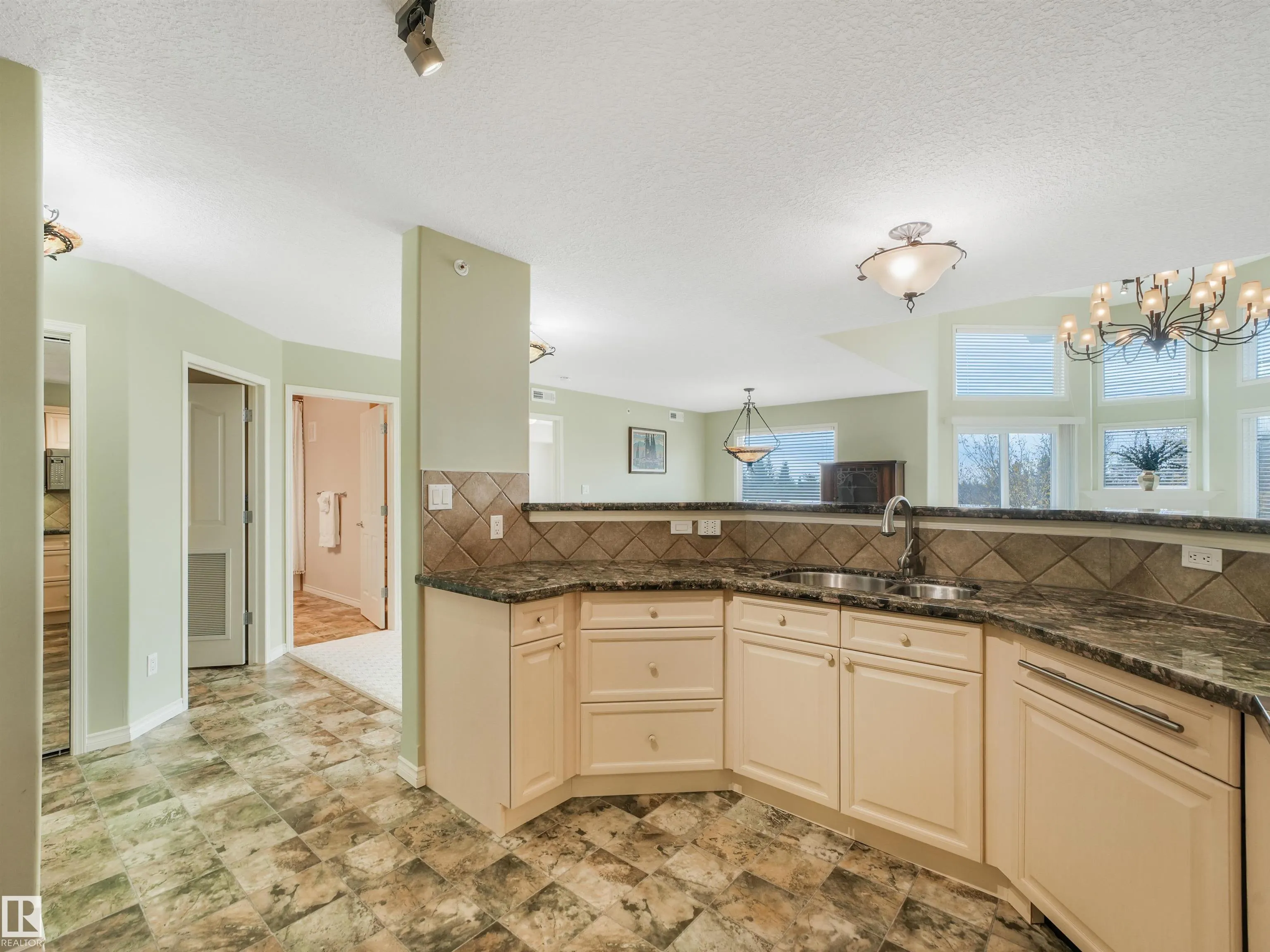 102A Bridgeport Crossing