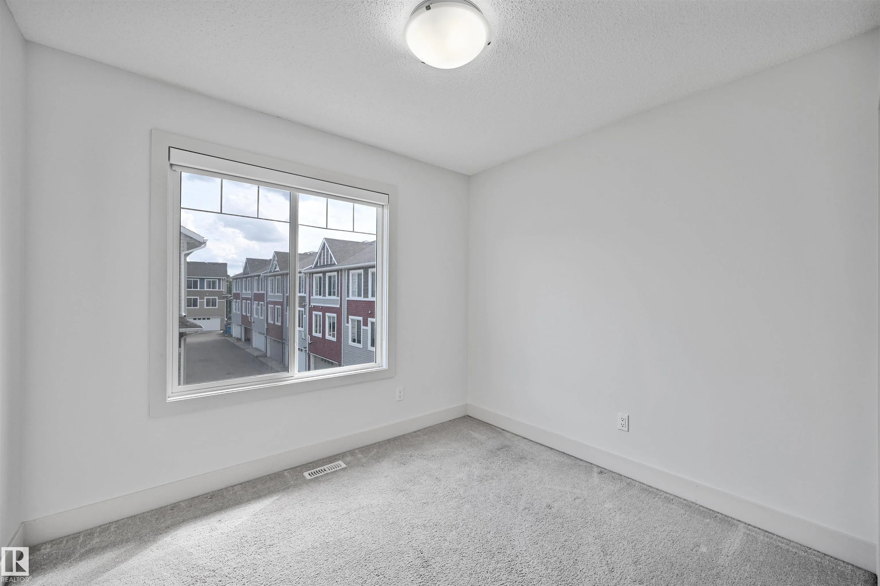 2922 MAPLE Way