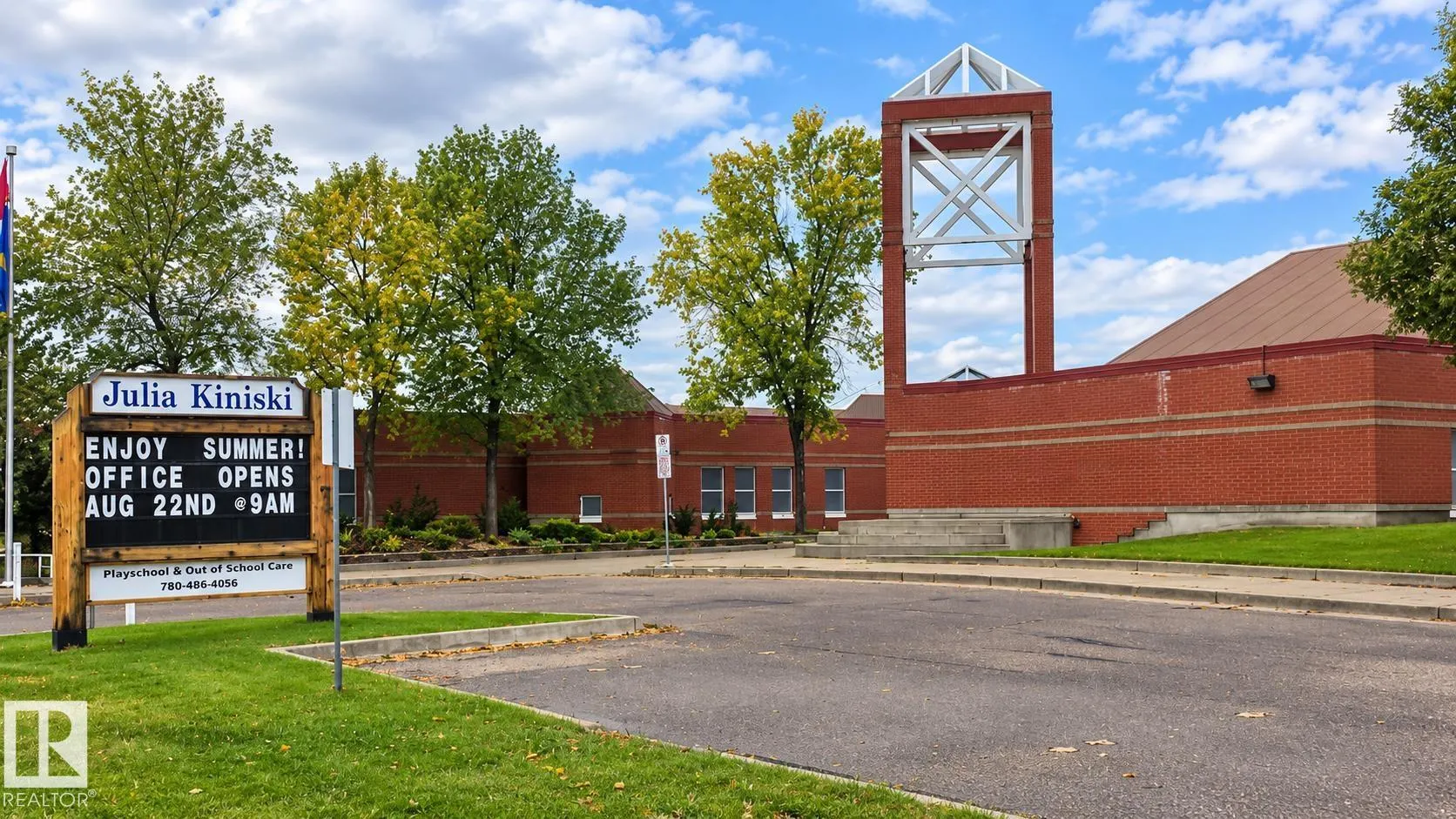 2922 MAPLE Way