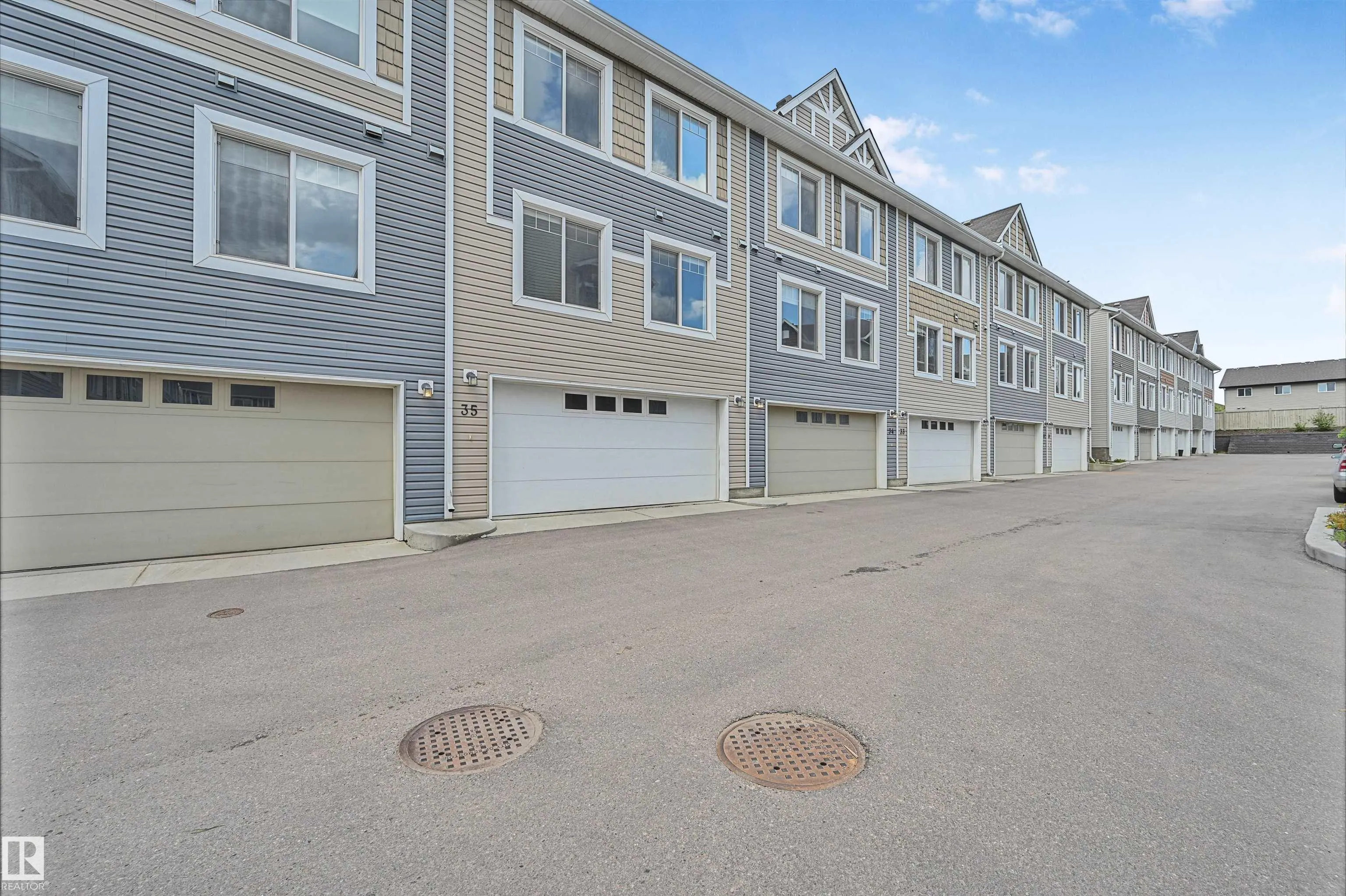 2922 MAPLE Way