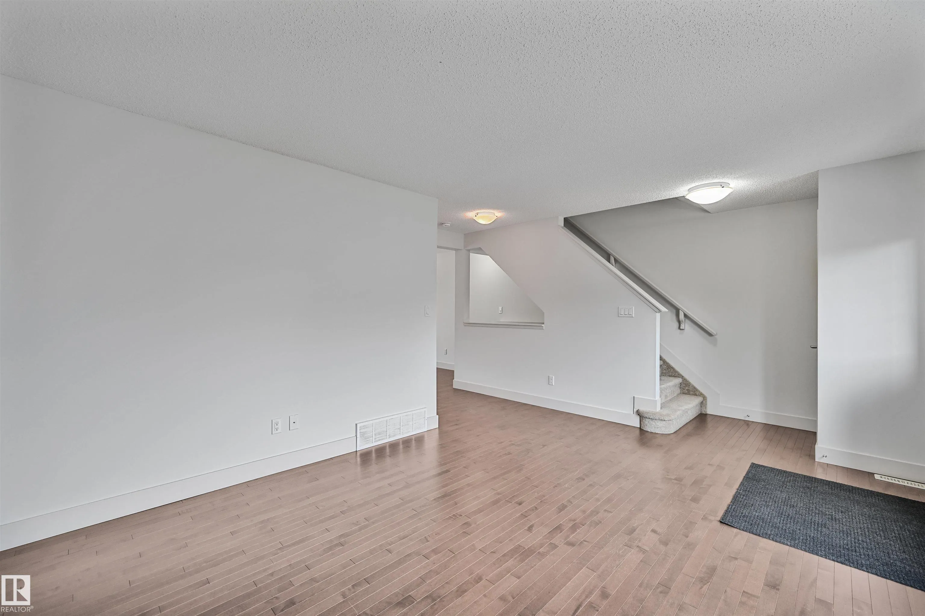 2922 MAPLE Way