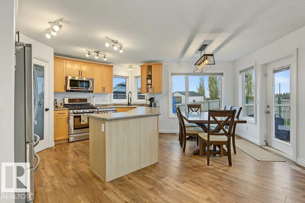 75 LAMPLIGHT Drive