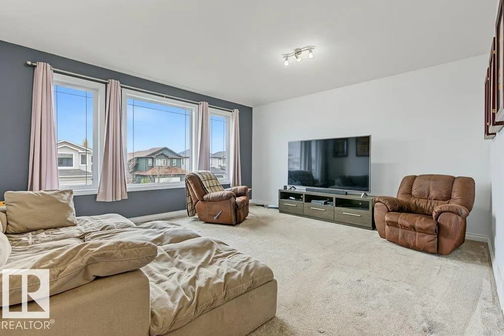 75 LAMPLIGHT Drive