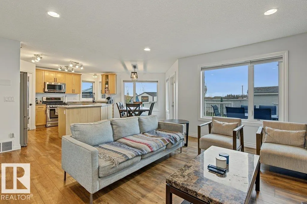 75 LAMPLIGHT Drive