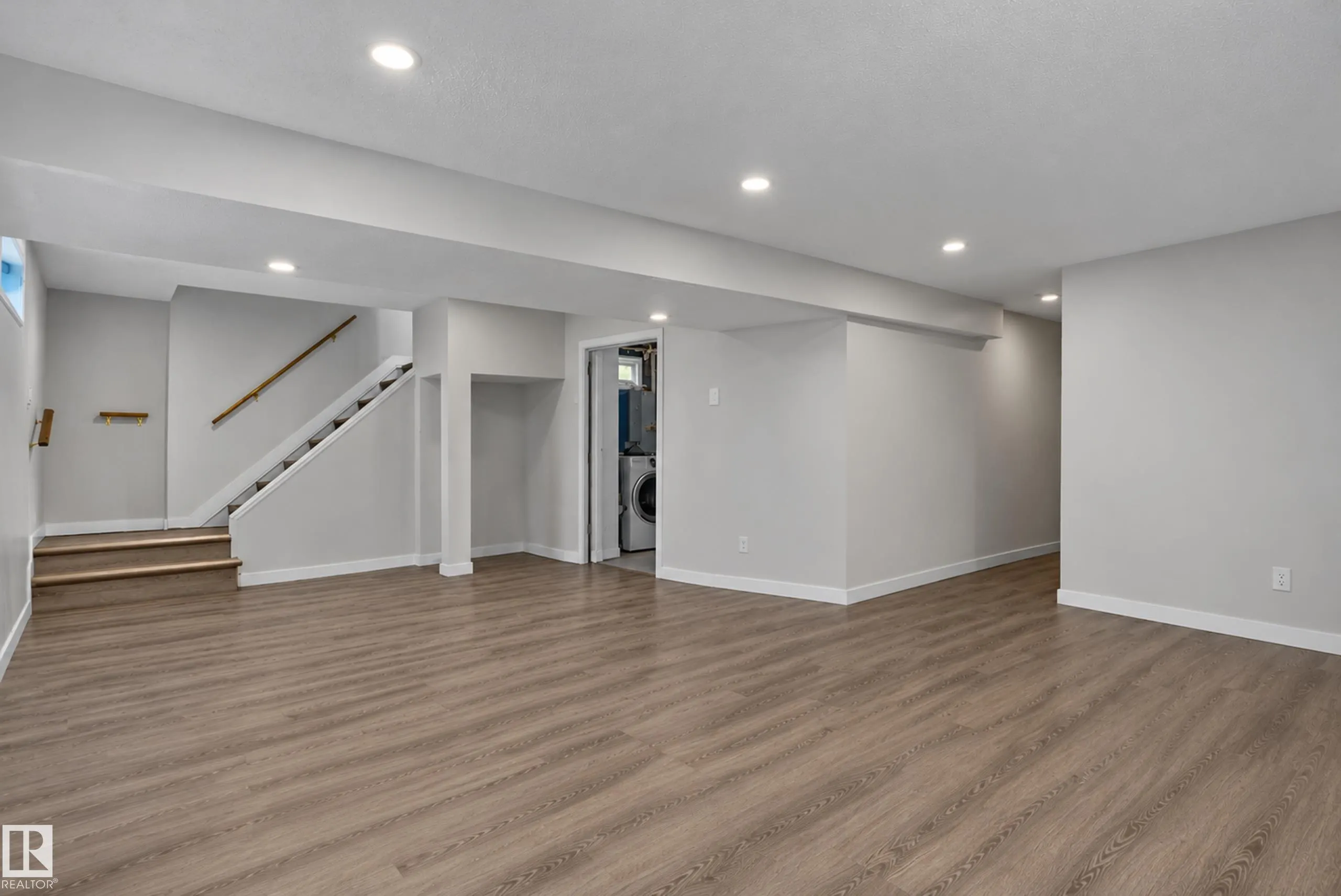 67 HENRY Avenue