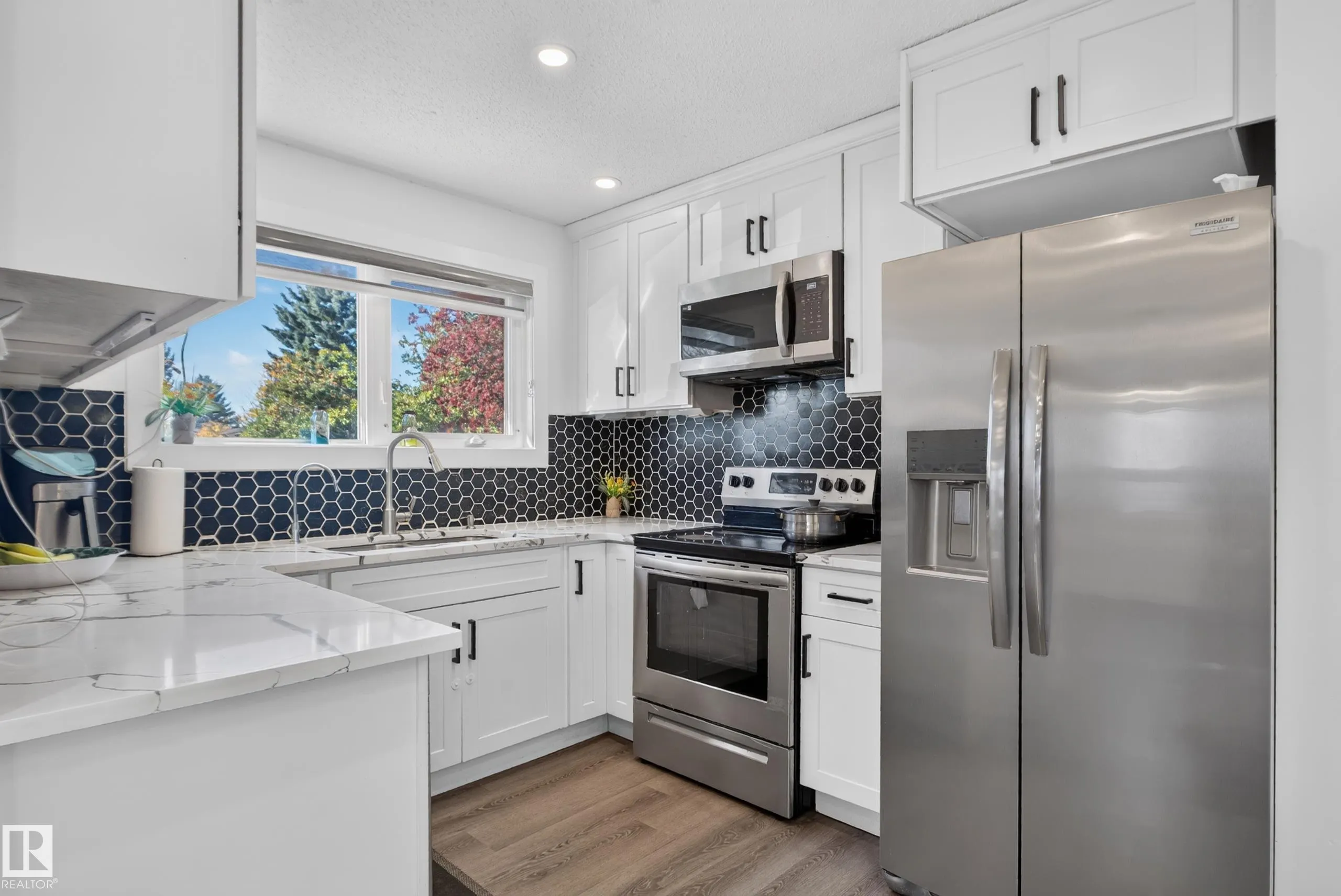 67 HENRY Avenue