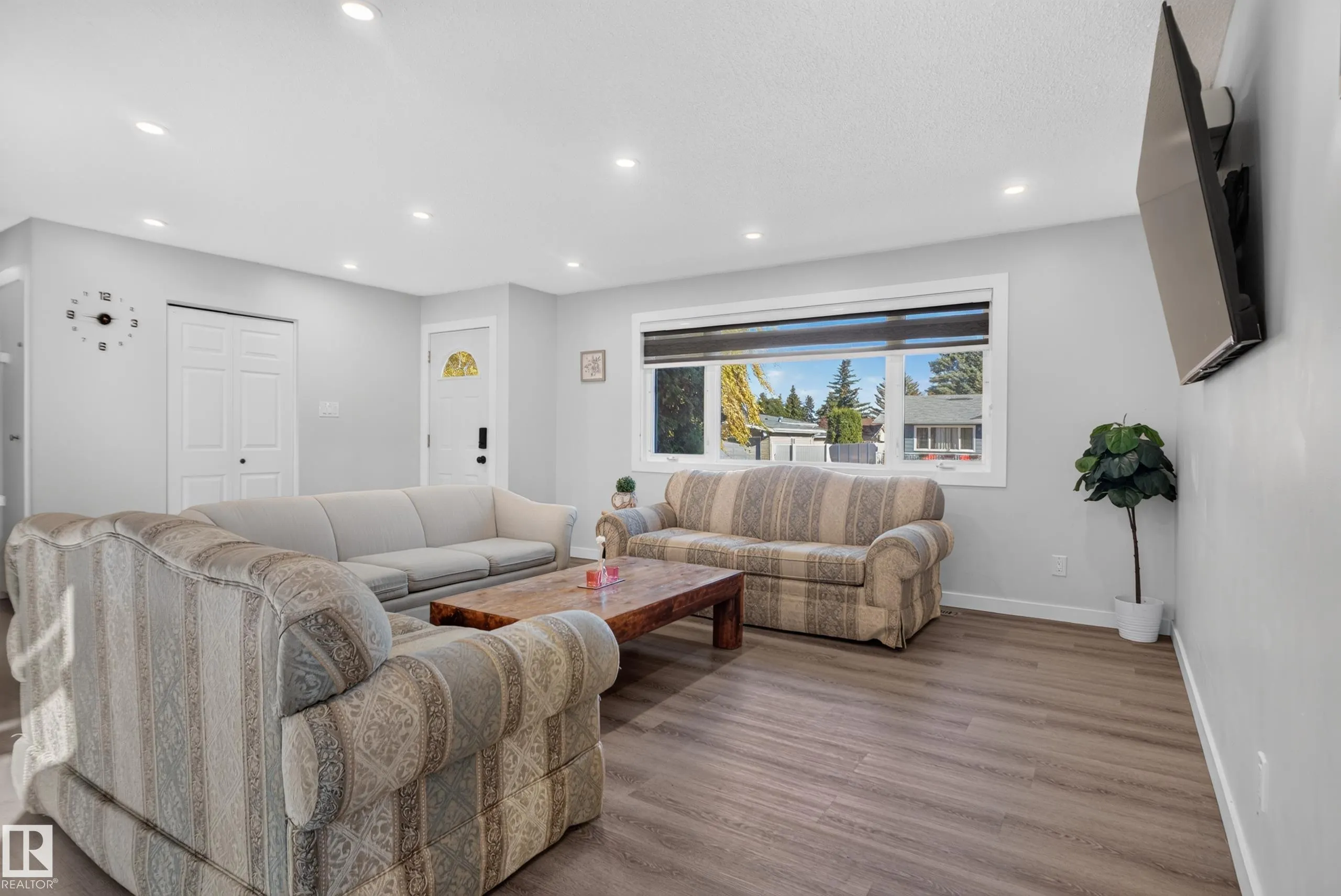 67 HENRY Avenue