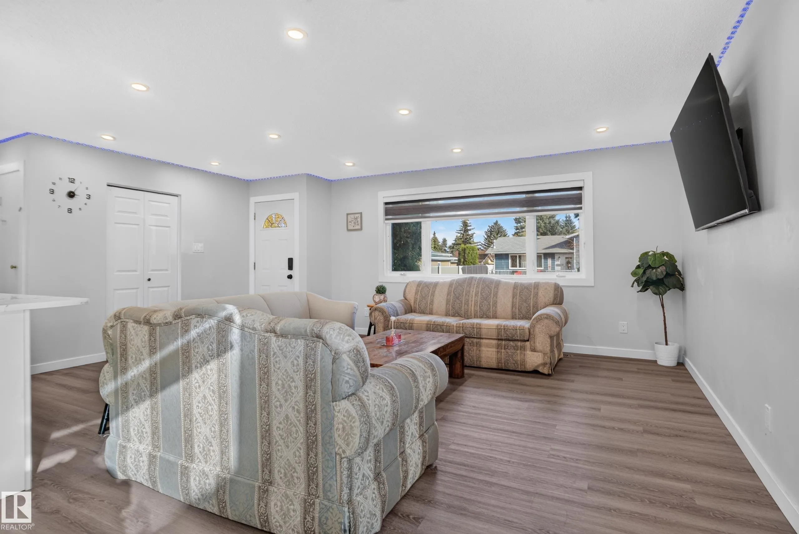 67 HENRY Avenue