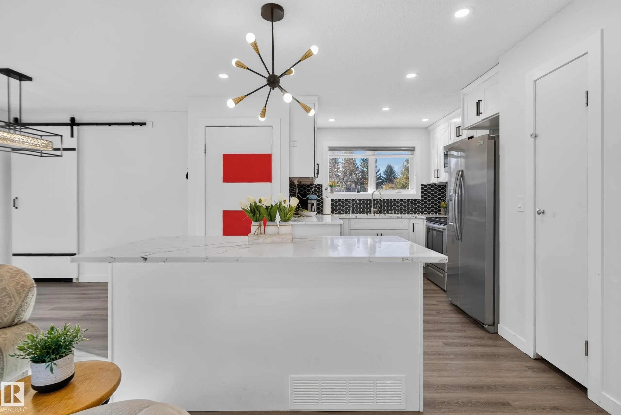 67 HENRY Avenue