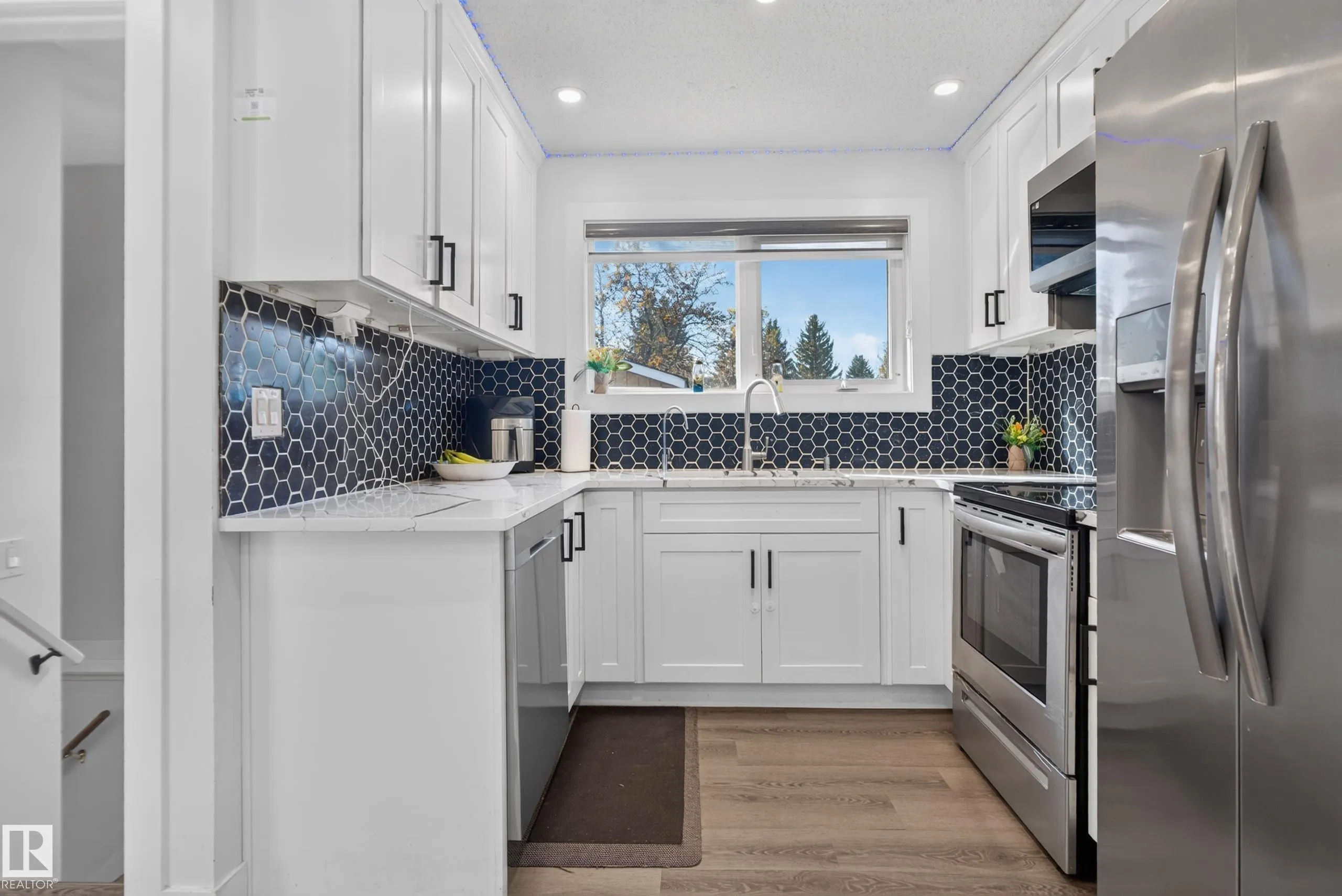 67 HENRY Avenue
