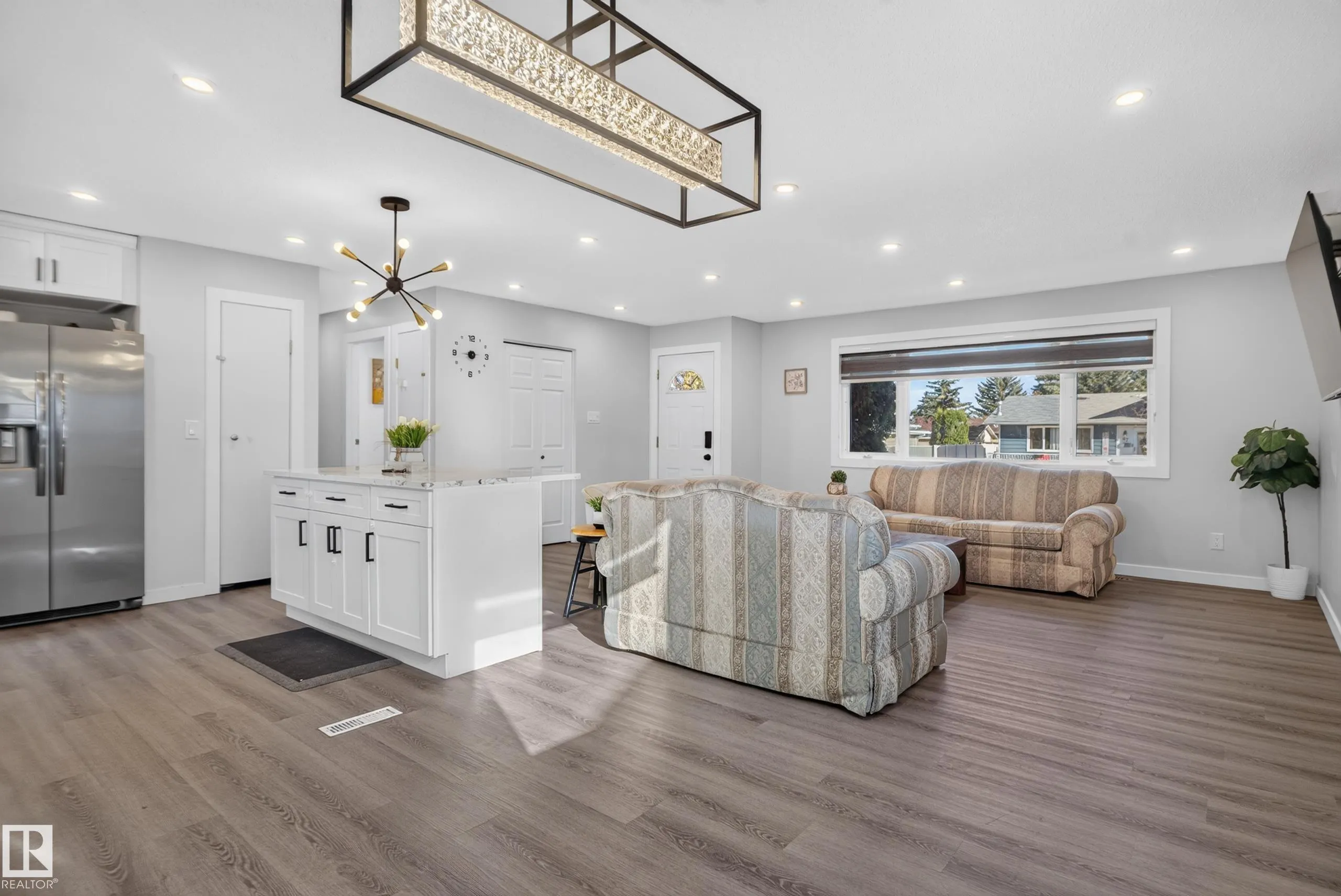 67 HENRY Avenue