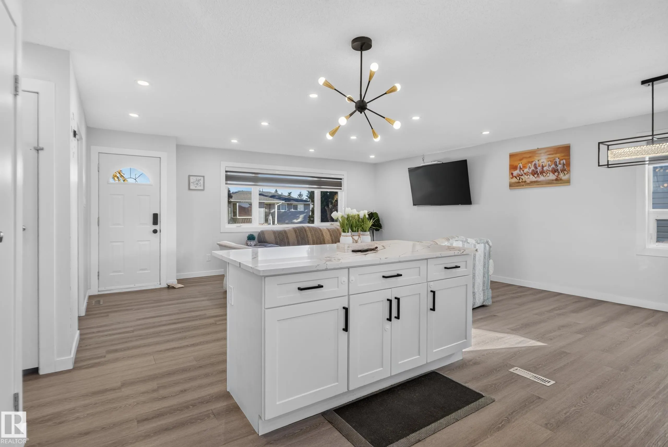 67 HENRY Avenue