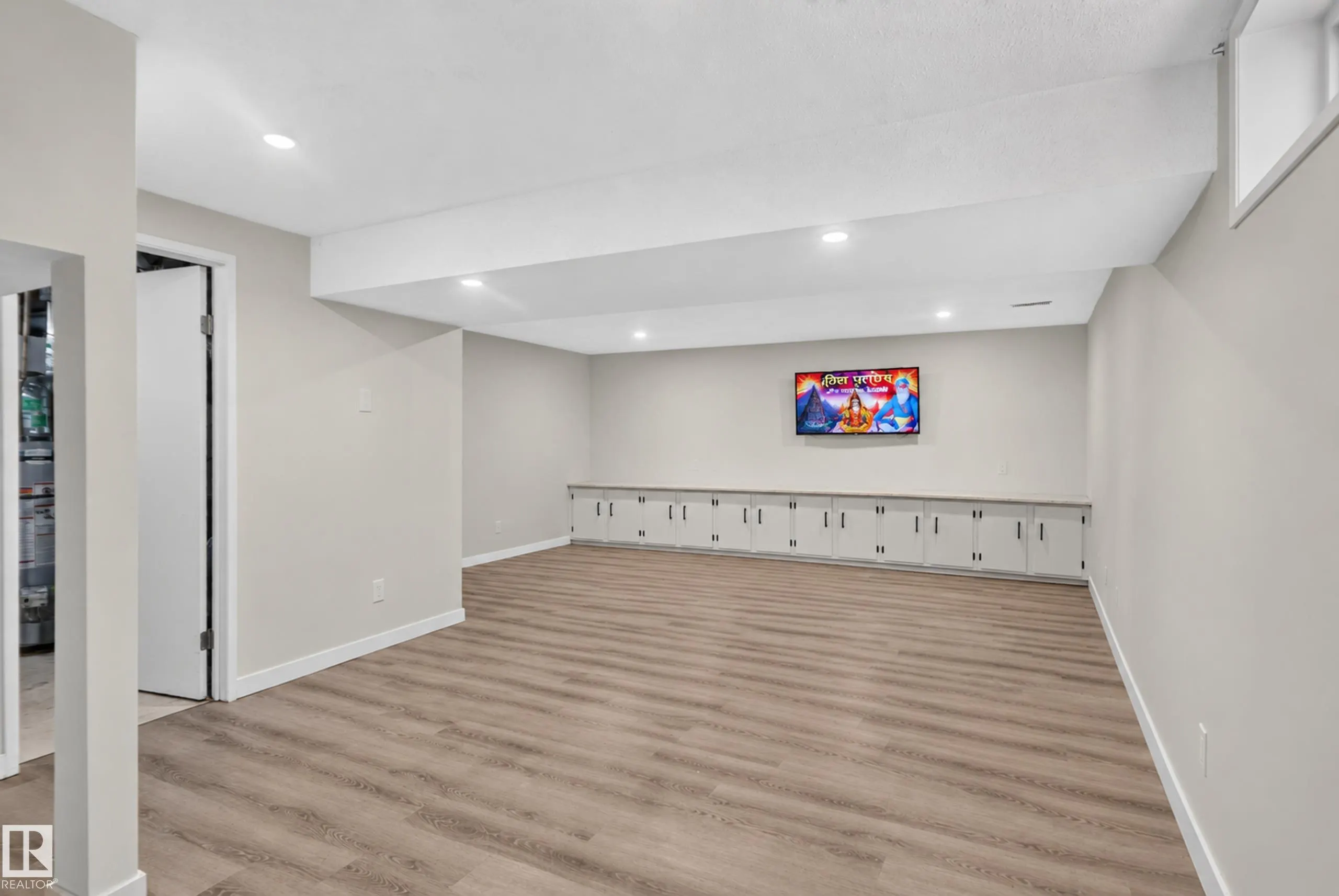 67 HENRY Avenue