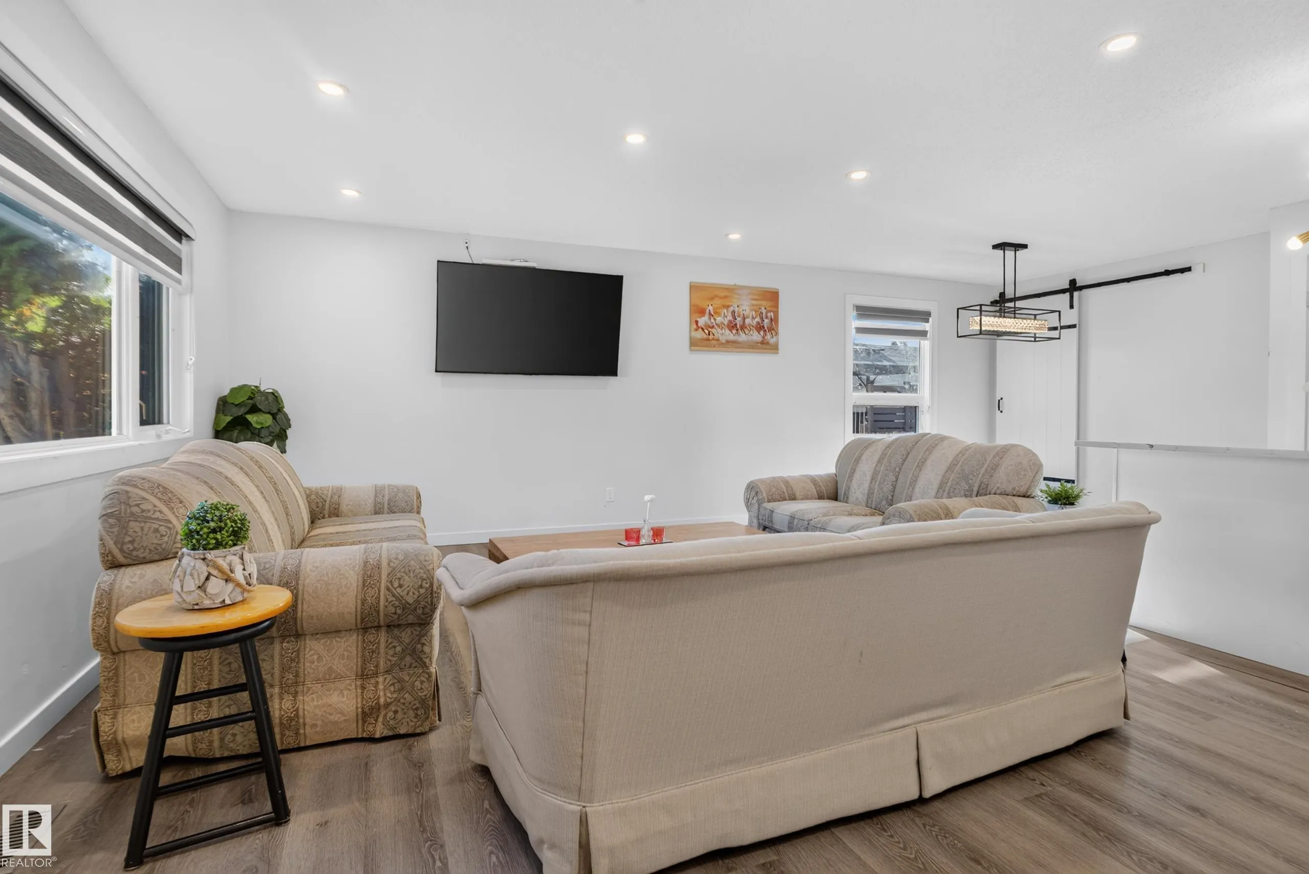 67 HENRY Avenue
