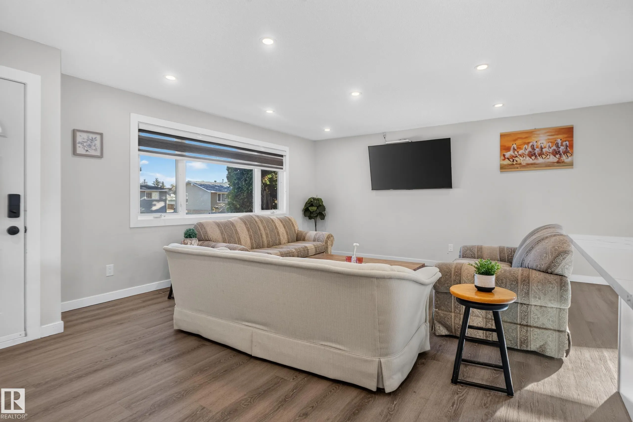 67 HENRY Avenue