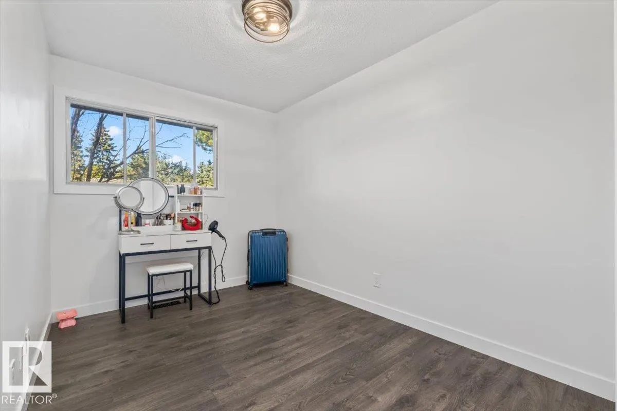 42 GLENGARRY Crescent