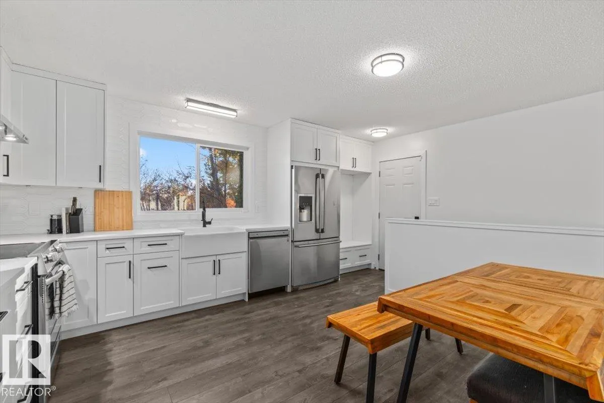 42 GLENGARRY Crescent