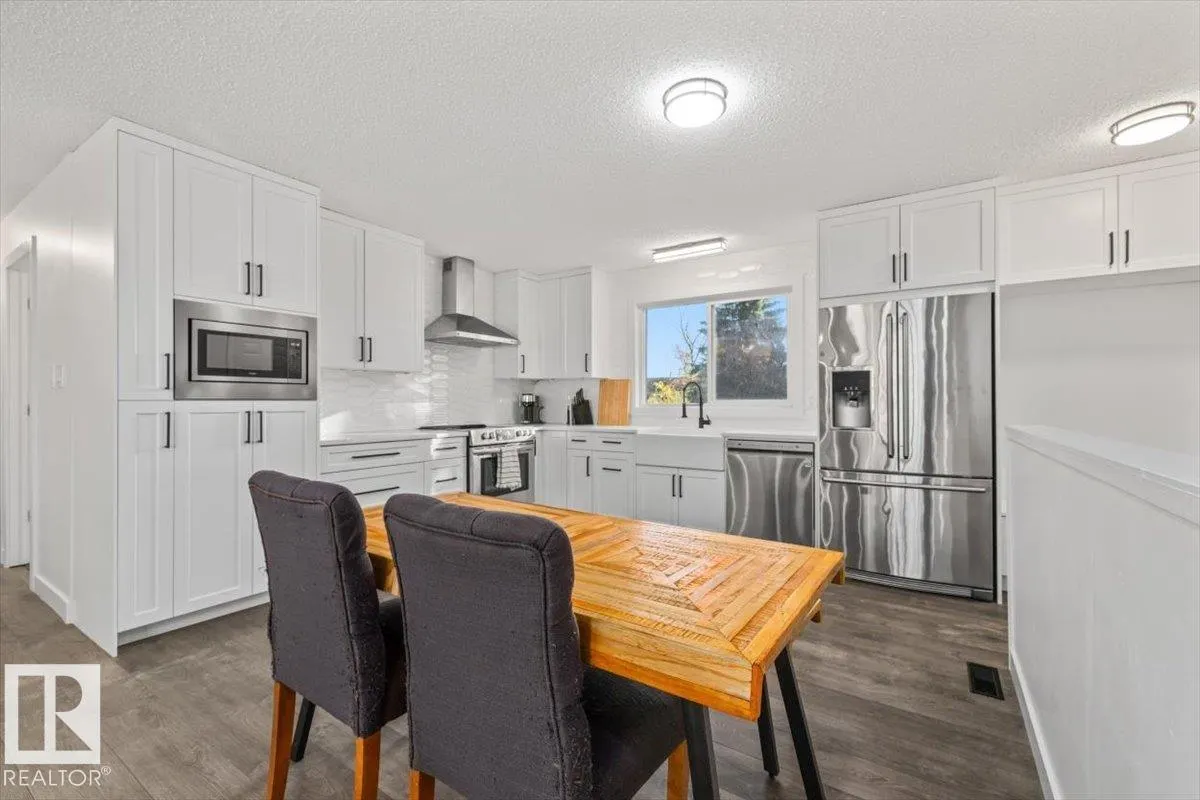 42 GLENGARRY Crescent