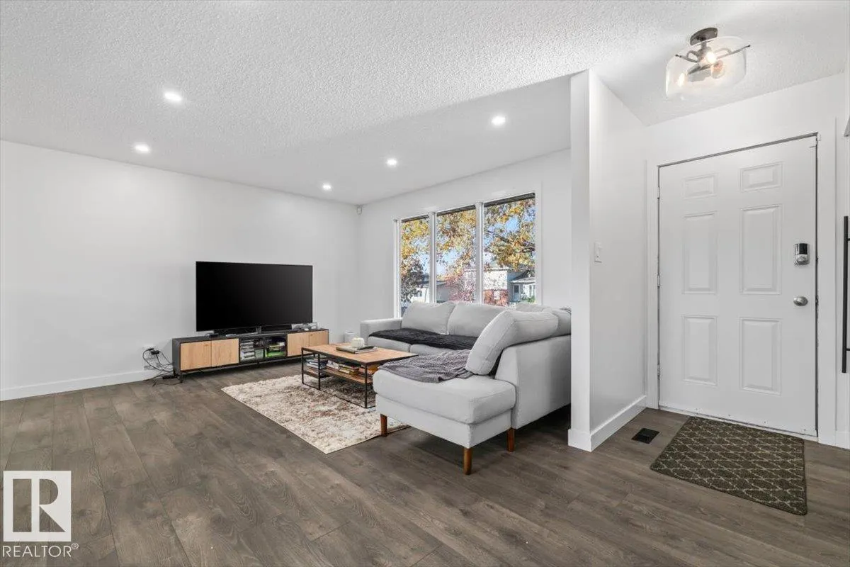 42 GLENGARRY Crescent