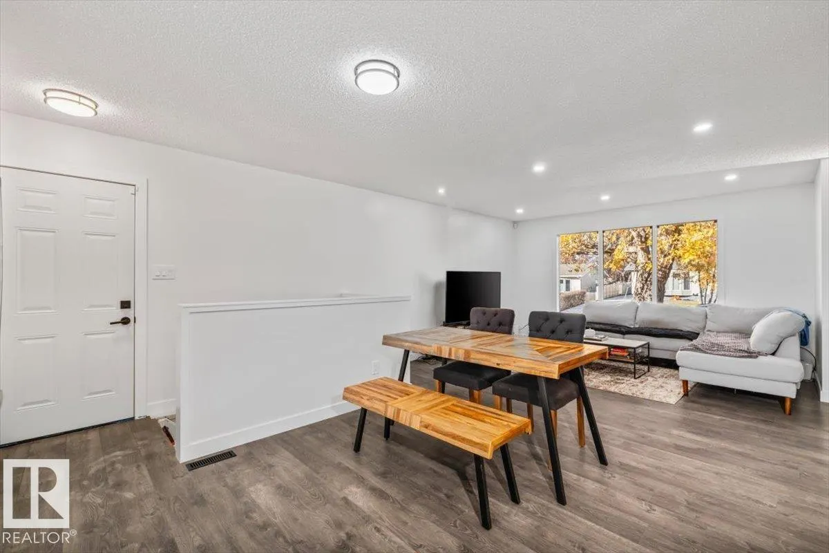 42 GLENGARRY Crescent