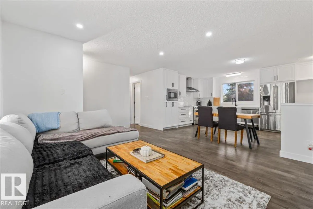 42 GLENGARRY Crescent