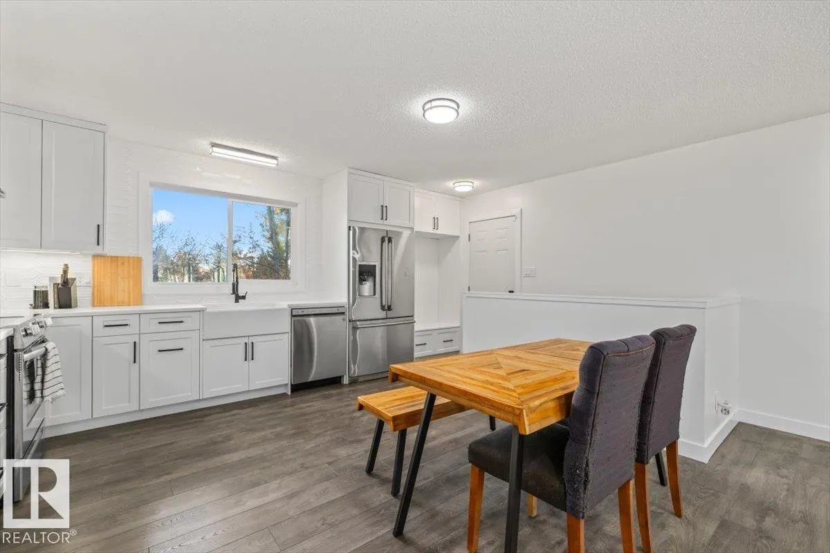 42 GLENGARRY Crescent