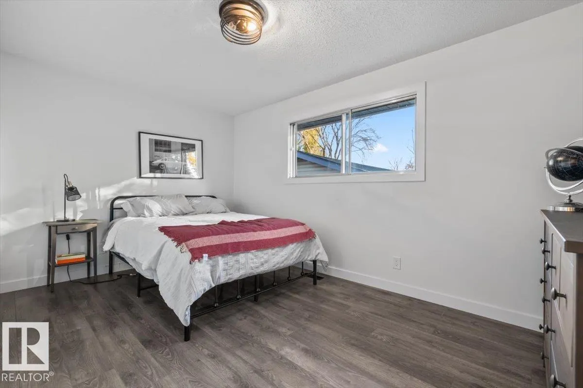 42 GLENGARRY Crescent