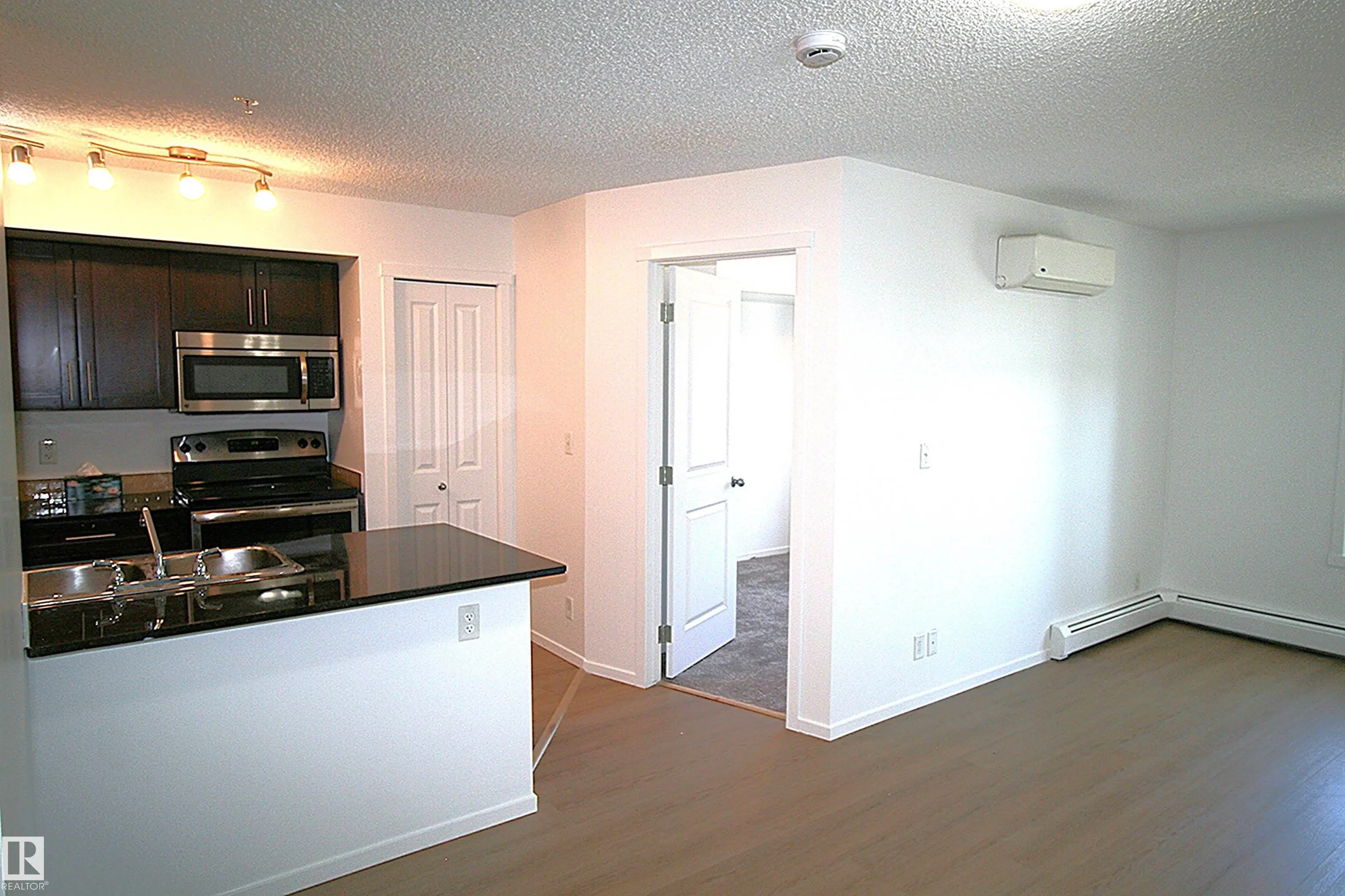 5810 MULLEN Place
