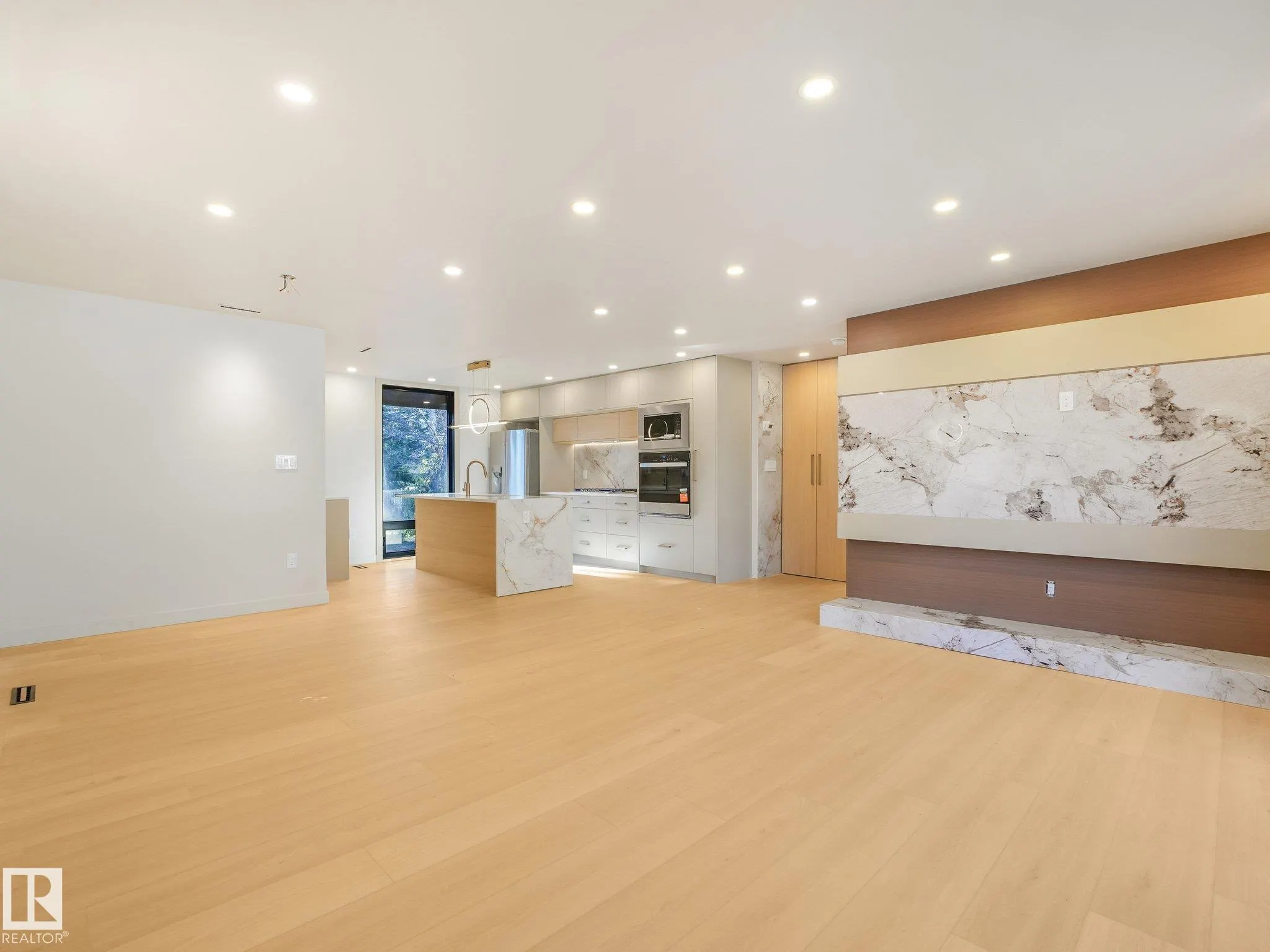 1036 MOYER Drive