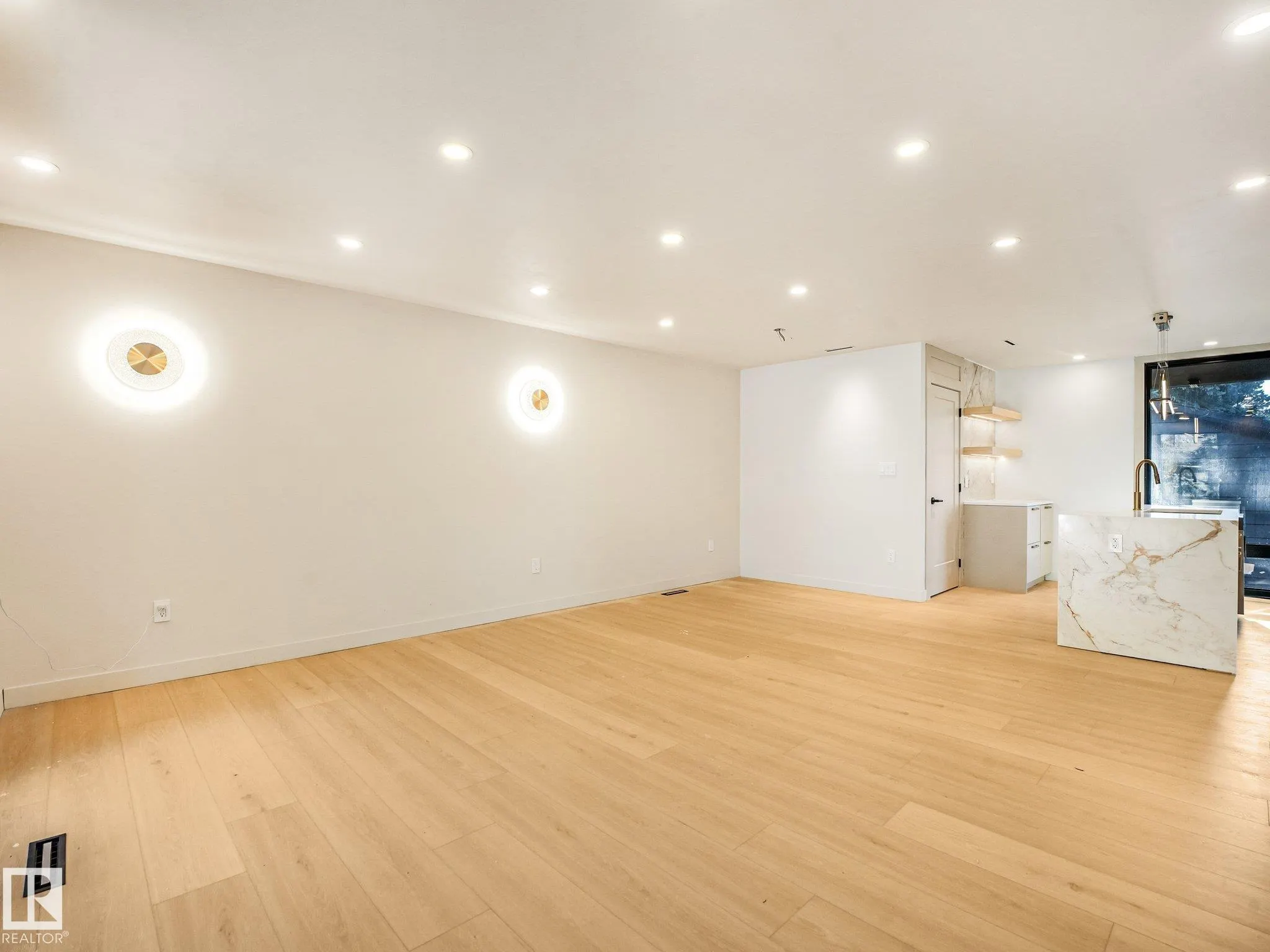 1036 MOYER Drive