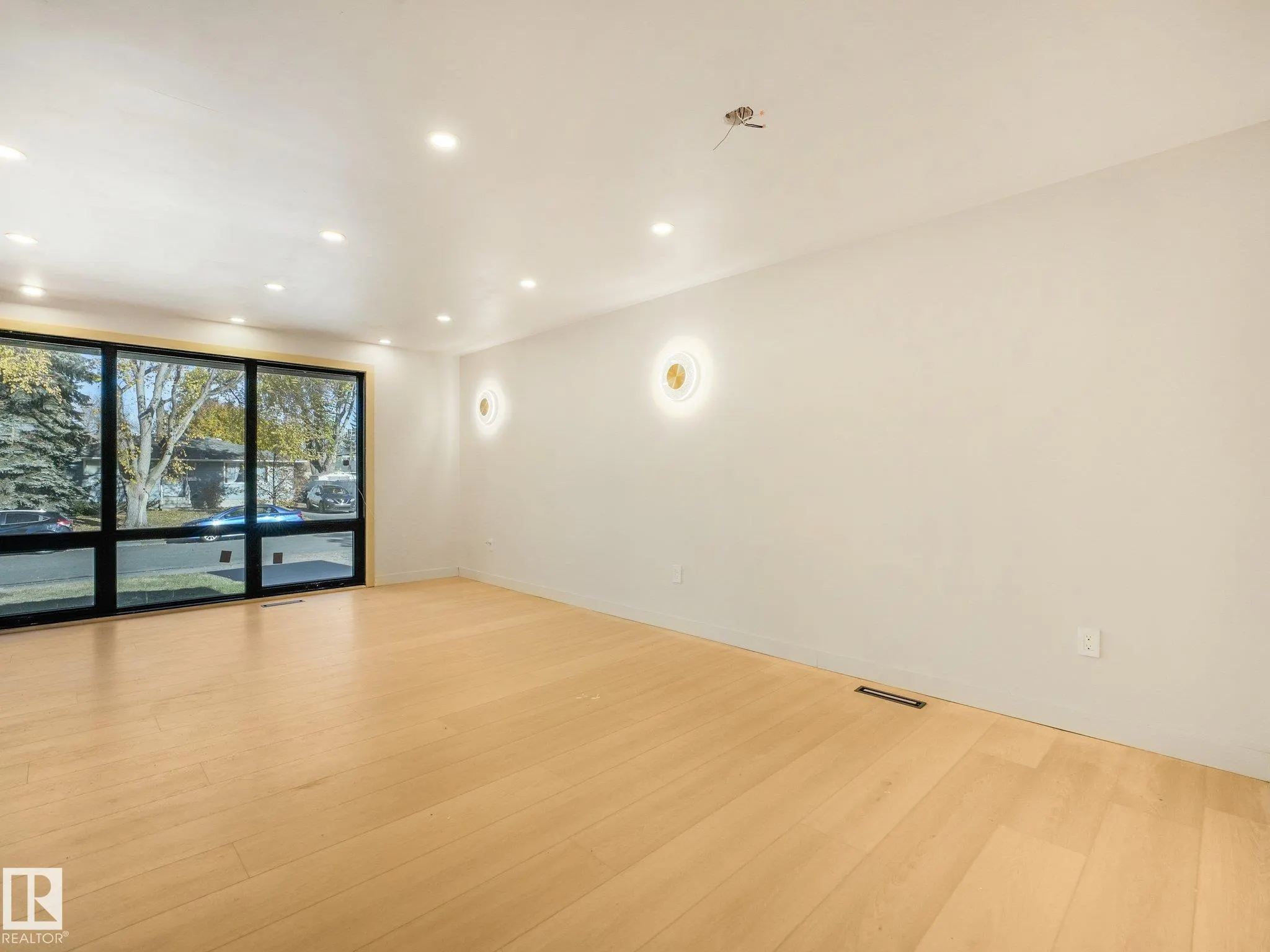 1036 MOYER Drive