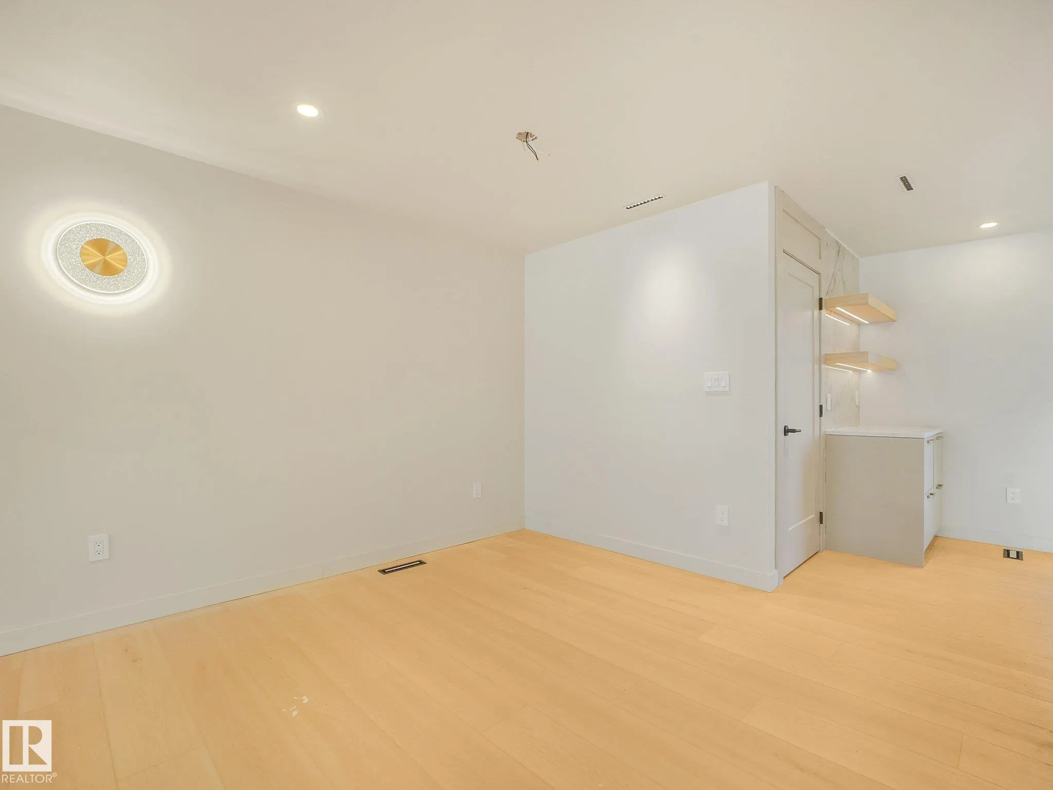 1036 MOYER Drive