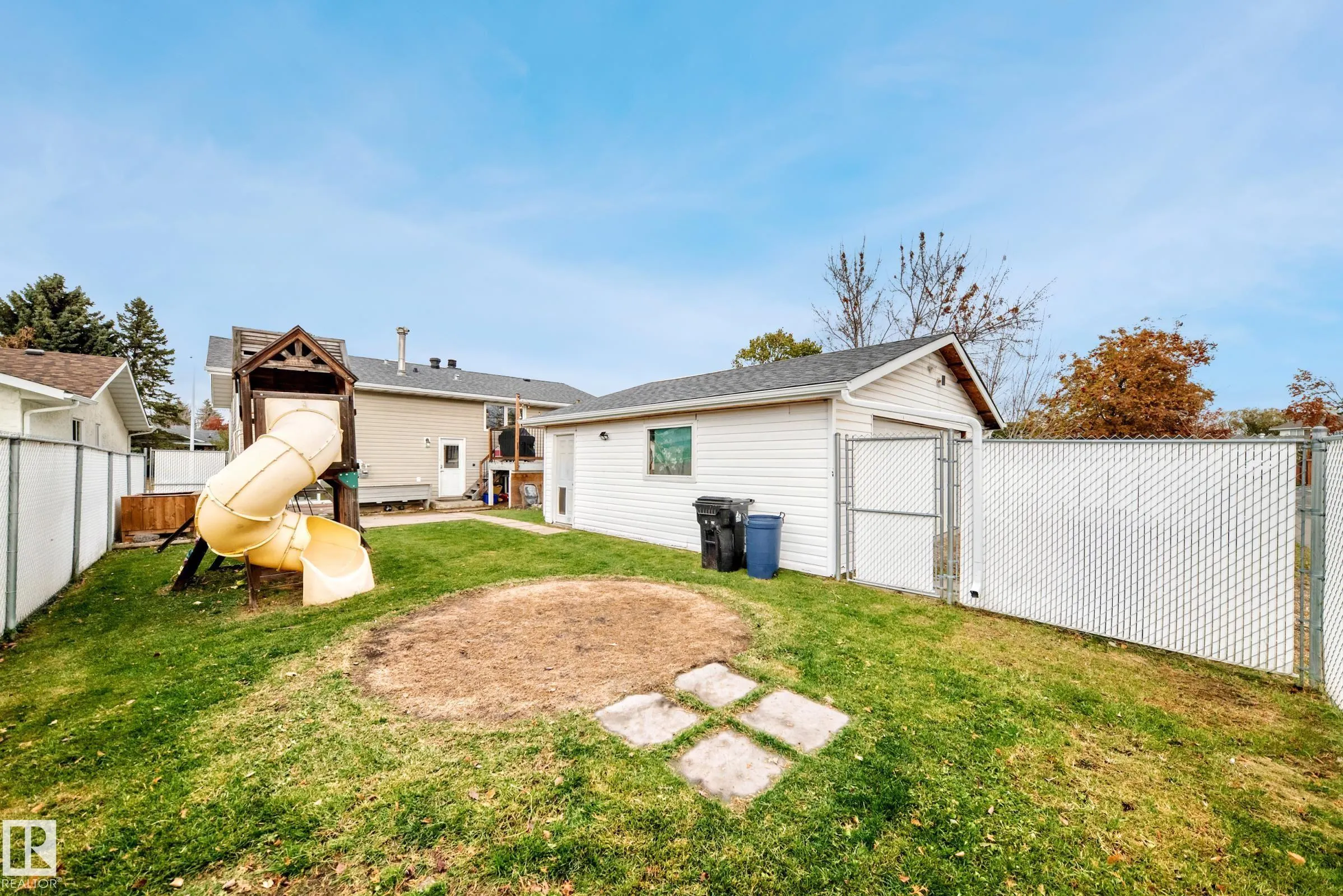 87 WAVERLEY Crescent
