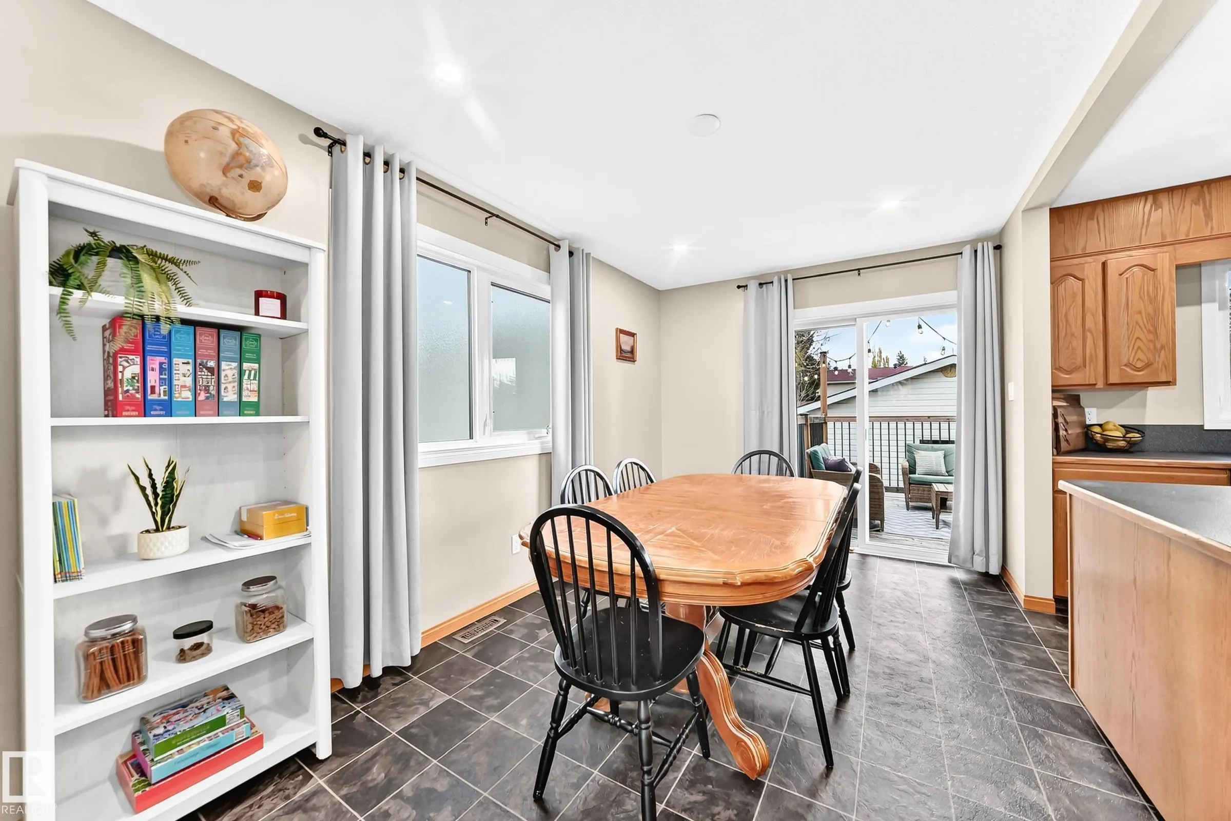 87 WAVERLEY Crescent