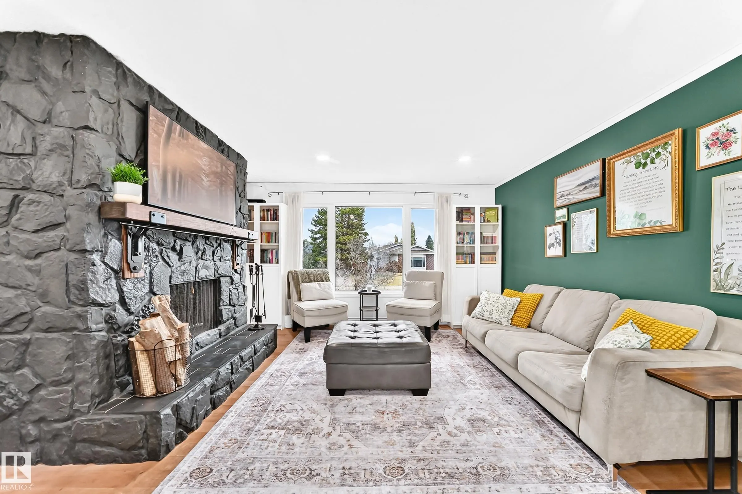 87 WAVERLEY Crescent