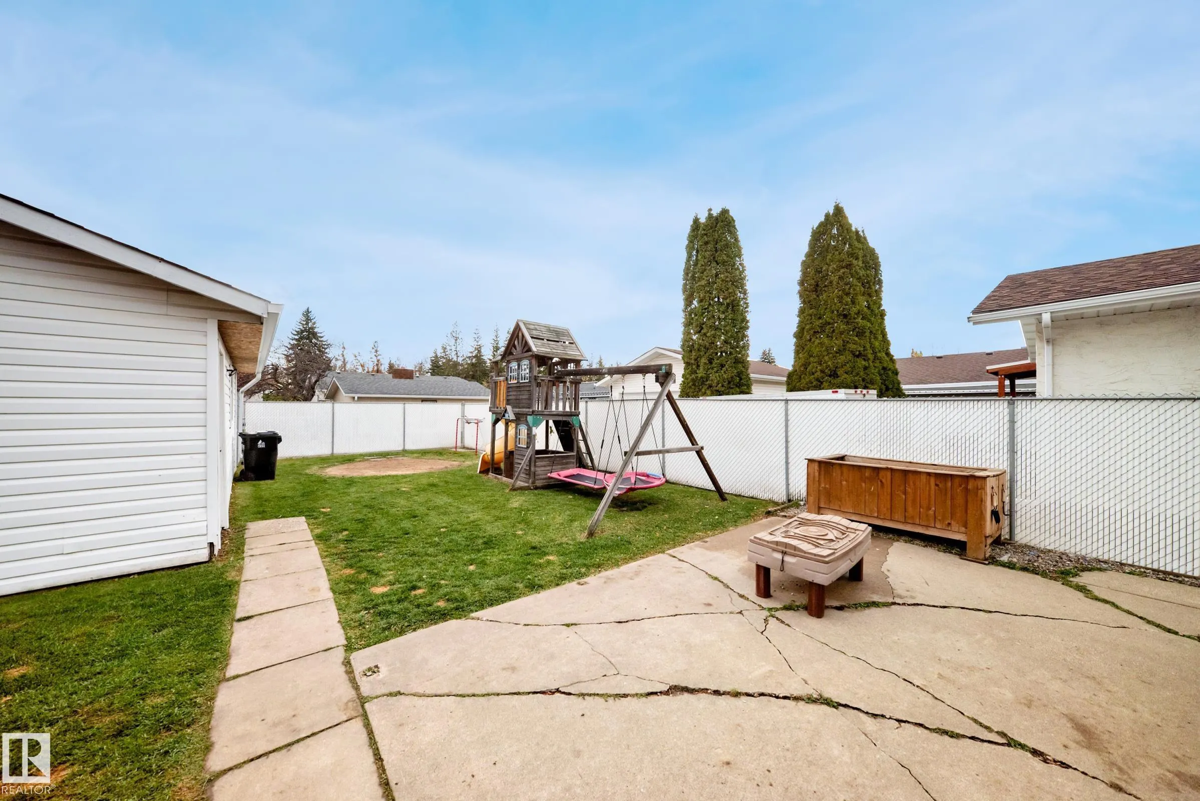 87 WAVERLEY Crescent