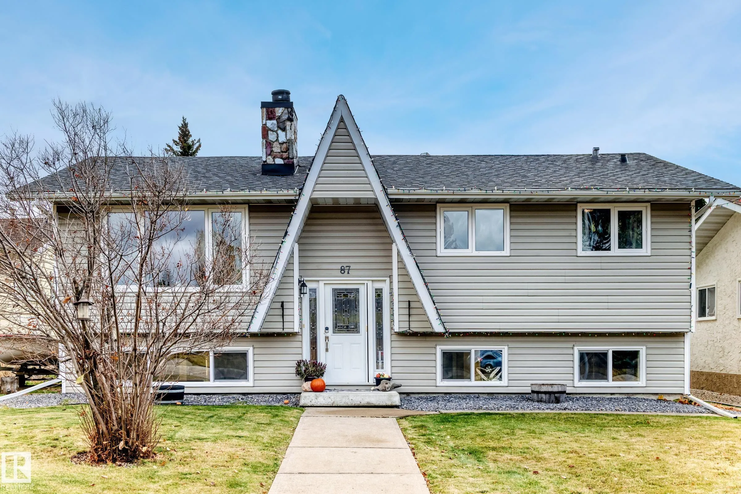 87 WAVERLEY Crescent