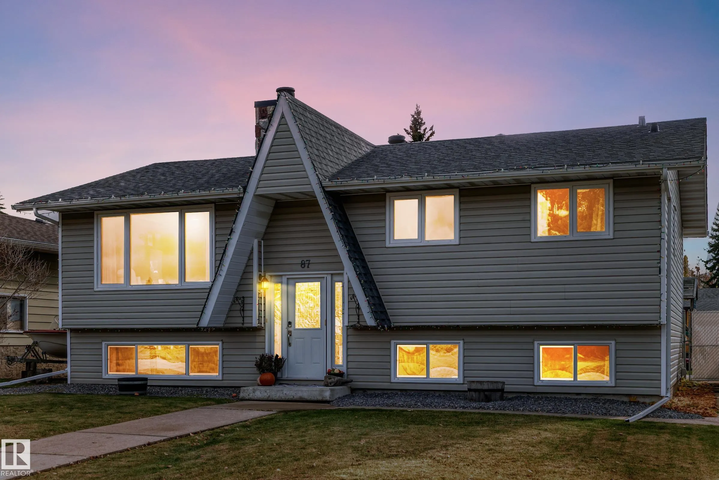 87 WAVERLEY Crescent